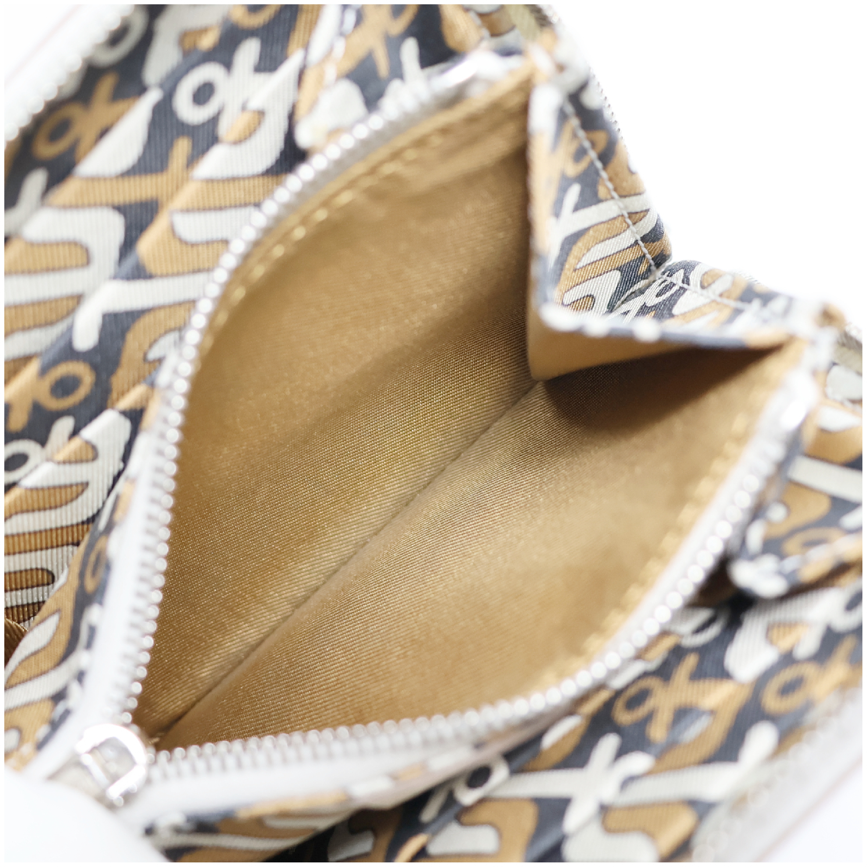 Azap Silk In Compact Wallet, Cle Veau Epsom Leather, B Stamp — view 15