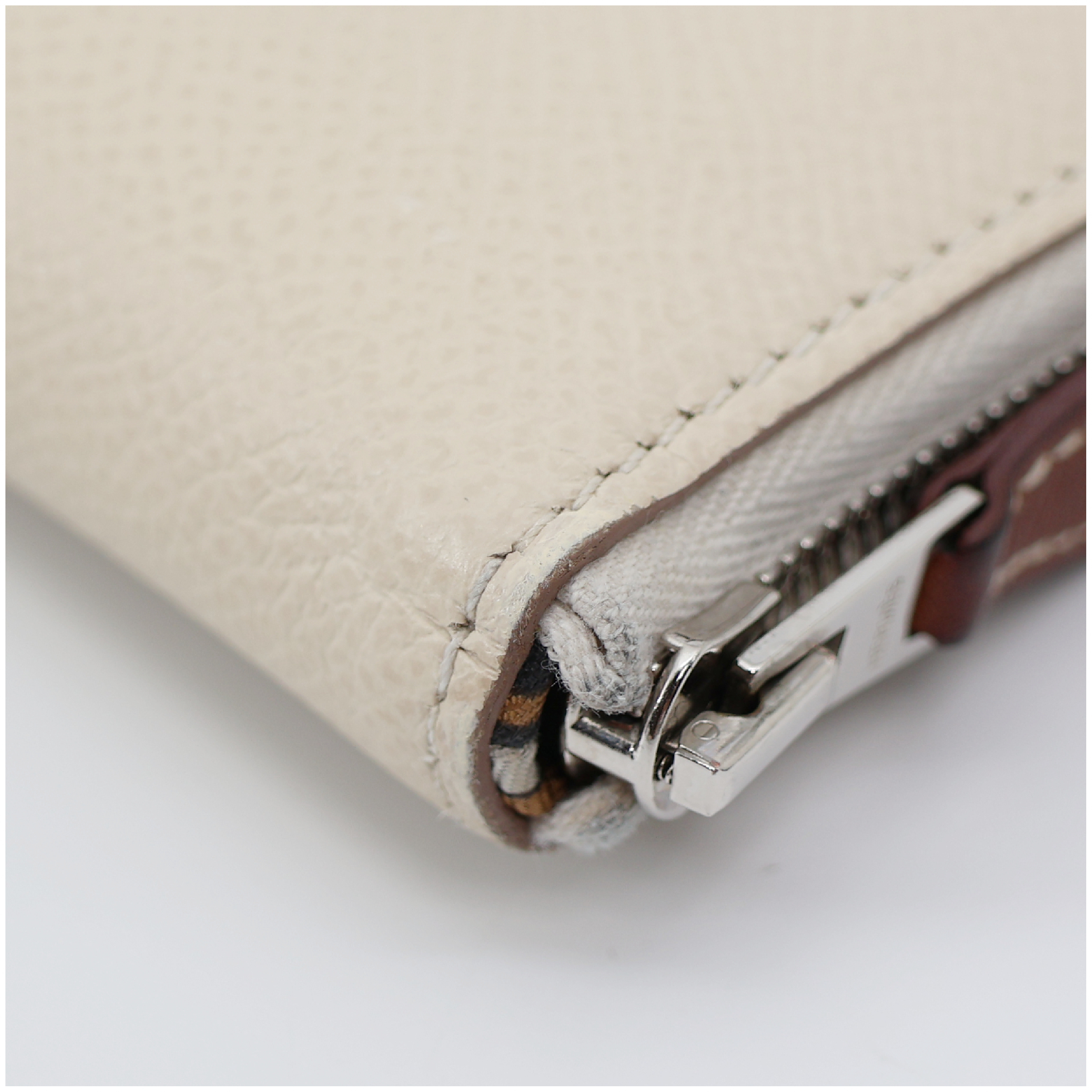 Azap Silk In Compact Wallet, Cle Veau Epsom Leather, B Stamp — view 10