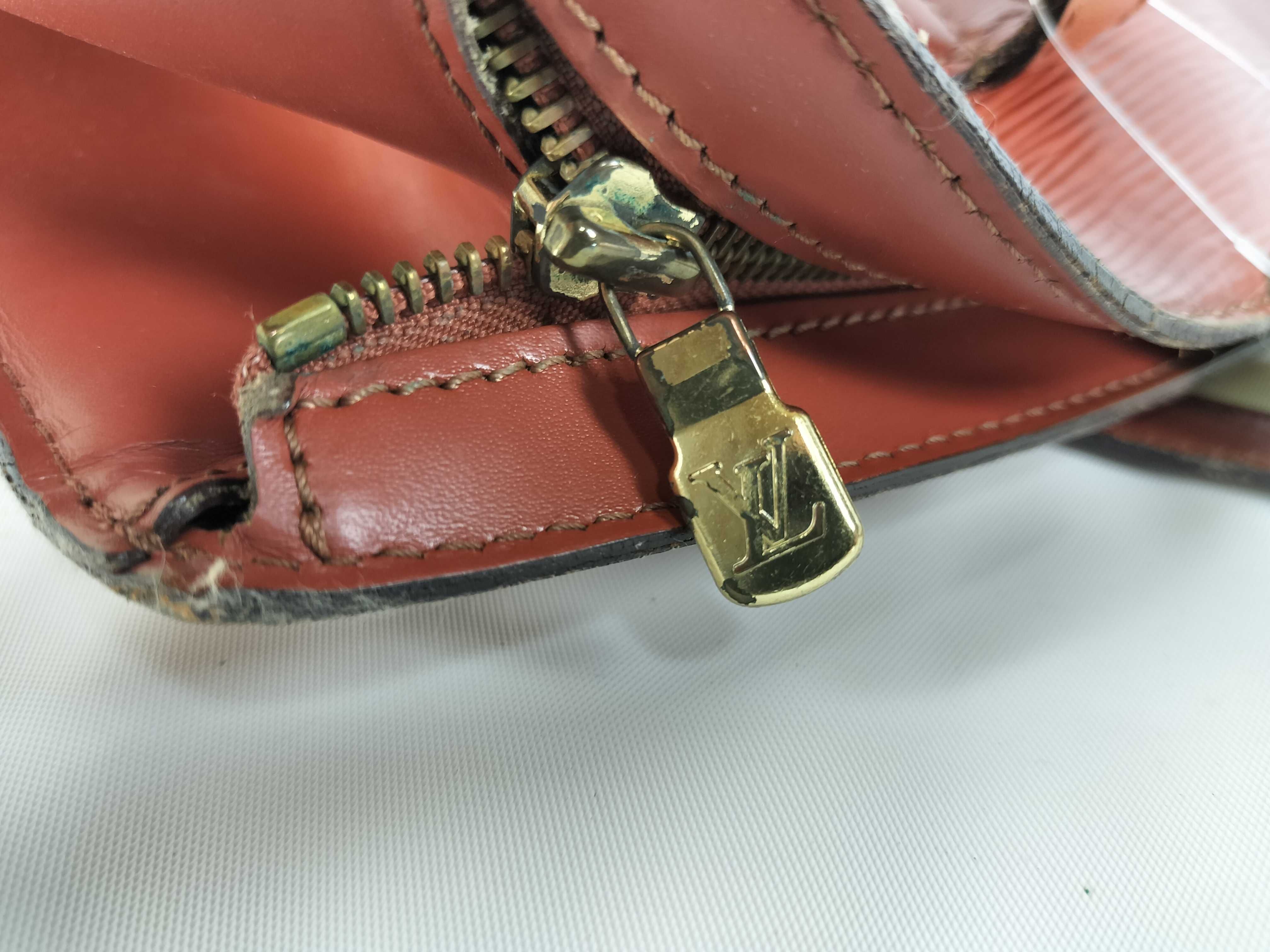 Epi Saint Jacques Shoulder Bag — view 10