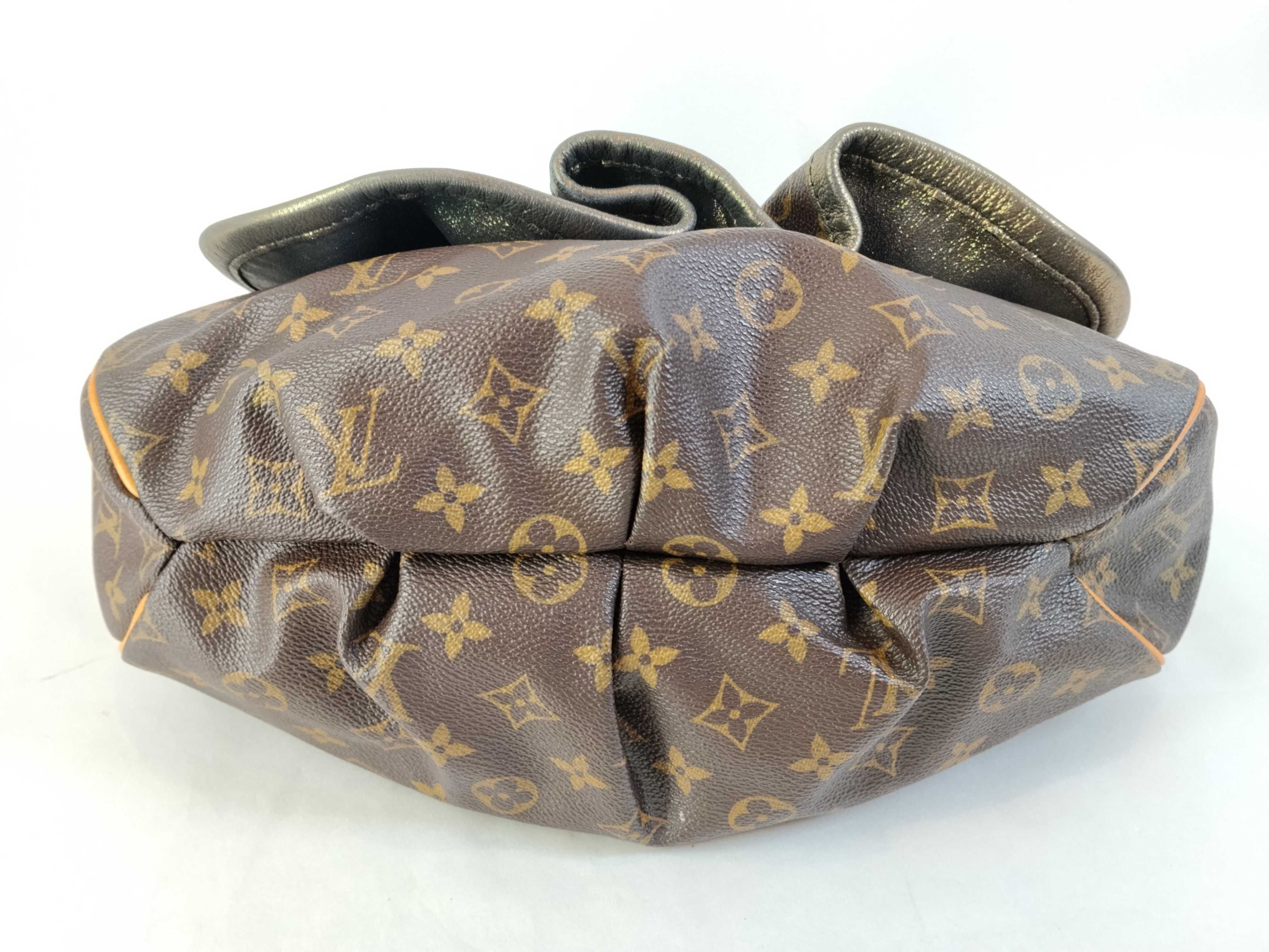 Monogram LV M97016 Monogram Kalahari PM Shoulder Bag — view 8