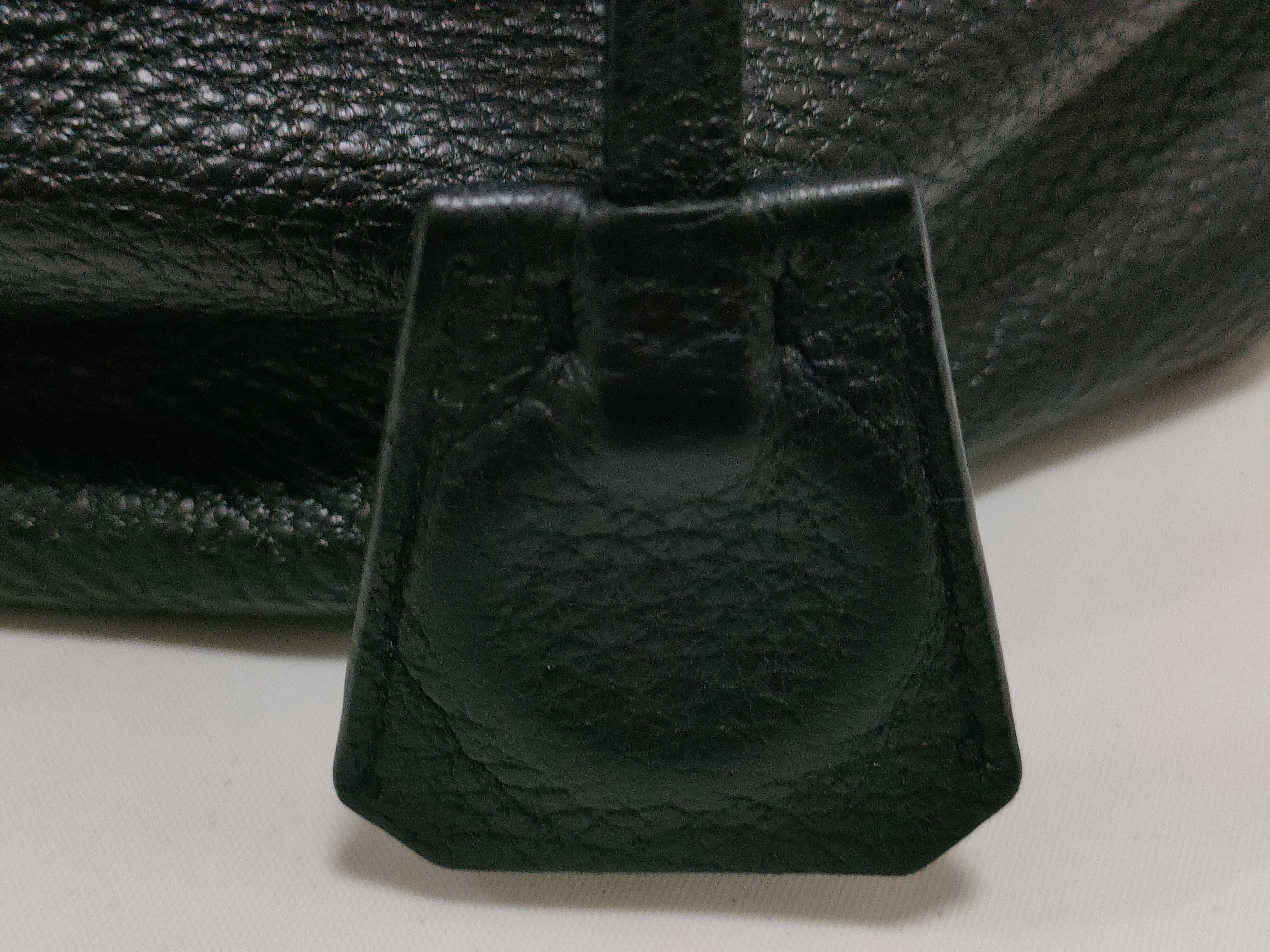 grained leather handbag/shoulder bag, black, cereal, clochette style shoulder bag — view 13