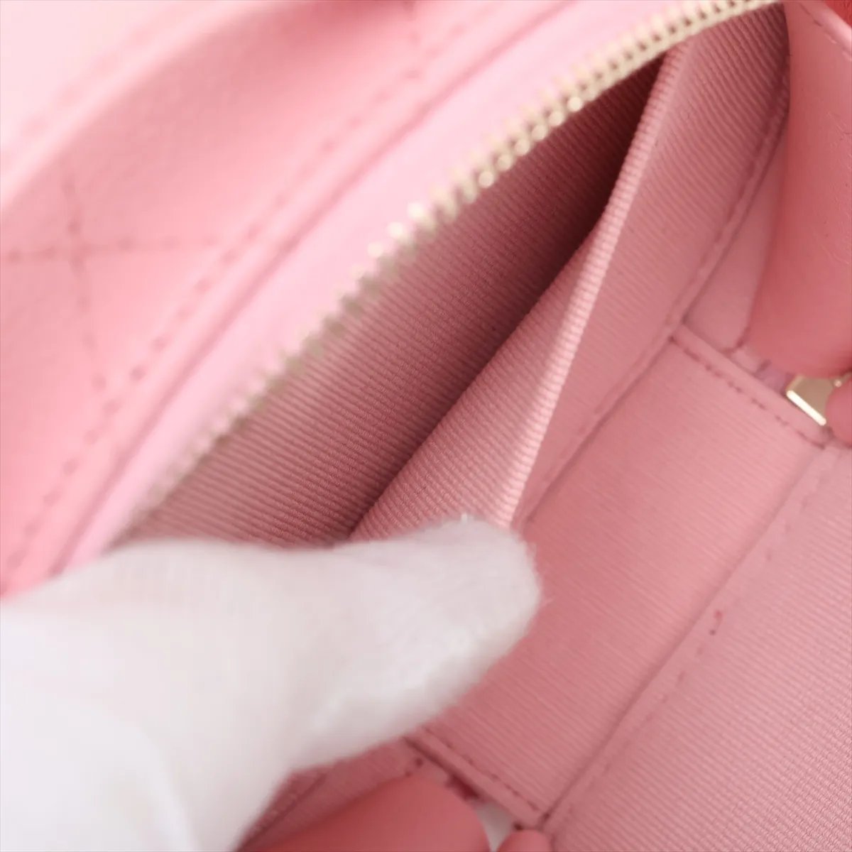 Matelassé Caviar Skin 2-Way Shoulder Bag Vanity Case Pink Gold Hardware 31877032 (Serial Number 31) — view 11
