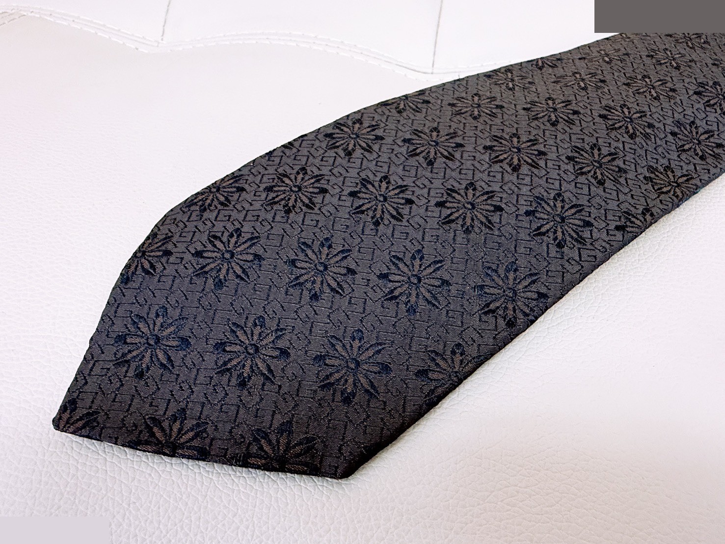 GG pattern, floral print, all-over pattern, jacquard silk tie, navy — view 3