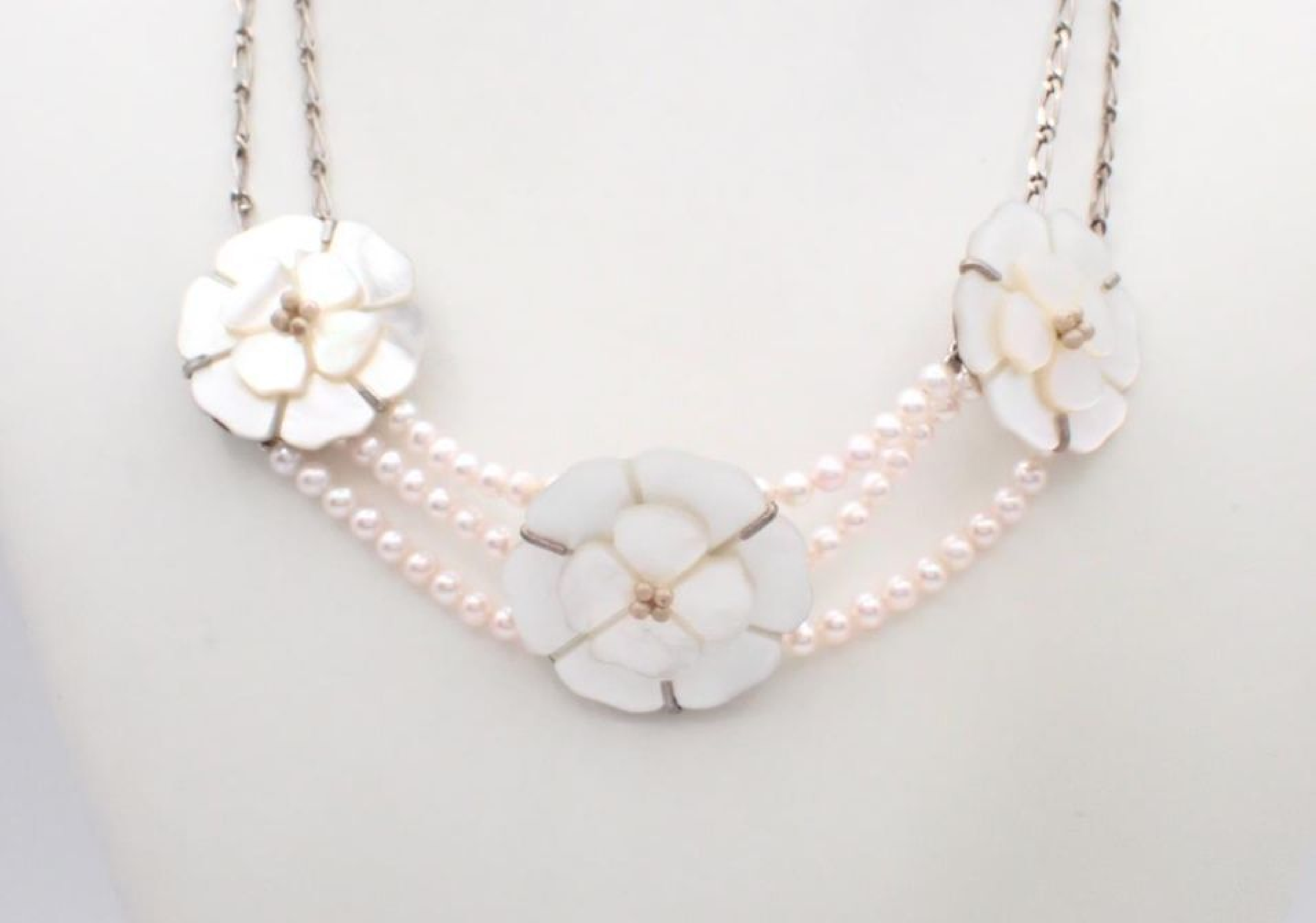Shell Necklace, 3-strand Pearl Chain, approx. 48cm, with markings, item number 98A. — view 2