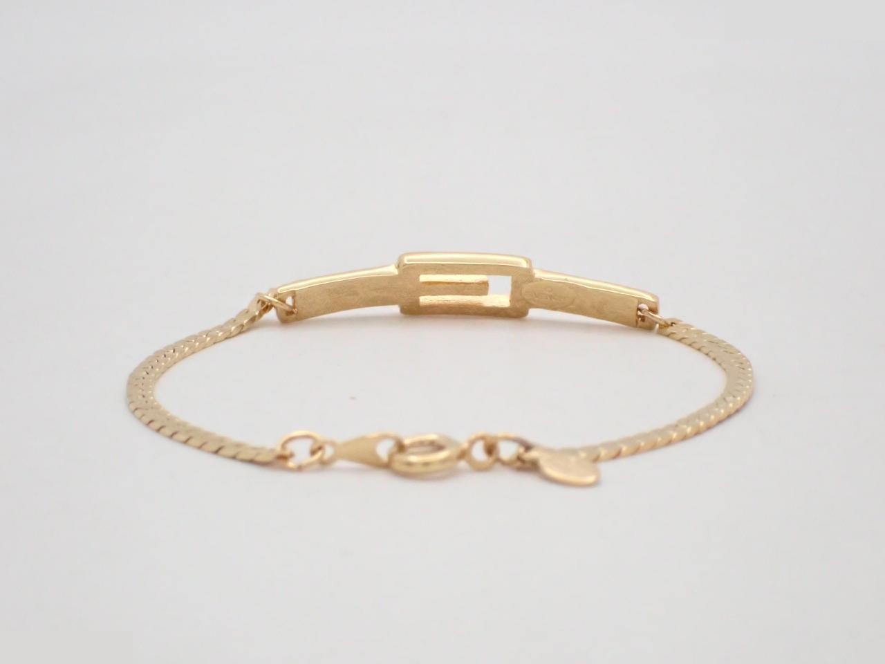 Other lines: Precious metal bracelets and bangles (metal), wrist circumference approximately 18 cm. — view 2
