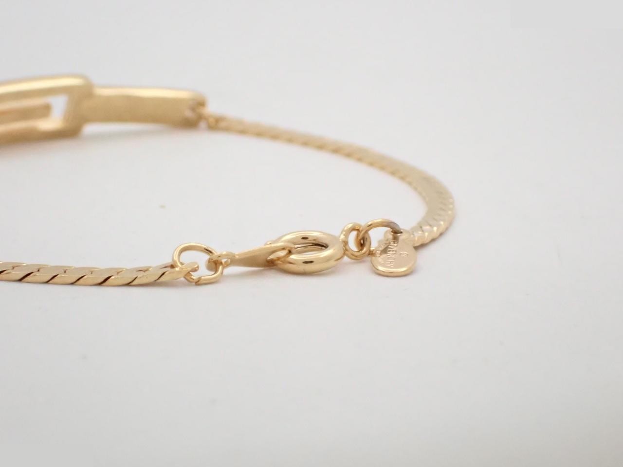 Other lines: Precious metal bracelets and bangles (metal), wrist circumference approximately 18 cm. — view 3
