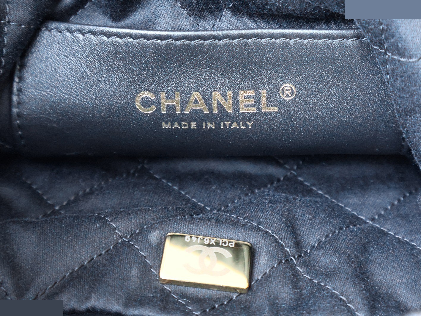 22 Shiny Calfskin Chain Shoulder Bag, Black — view 11
