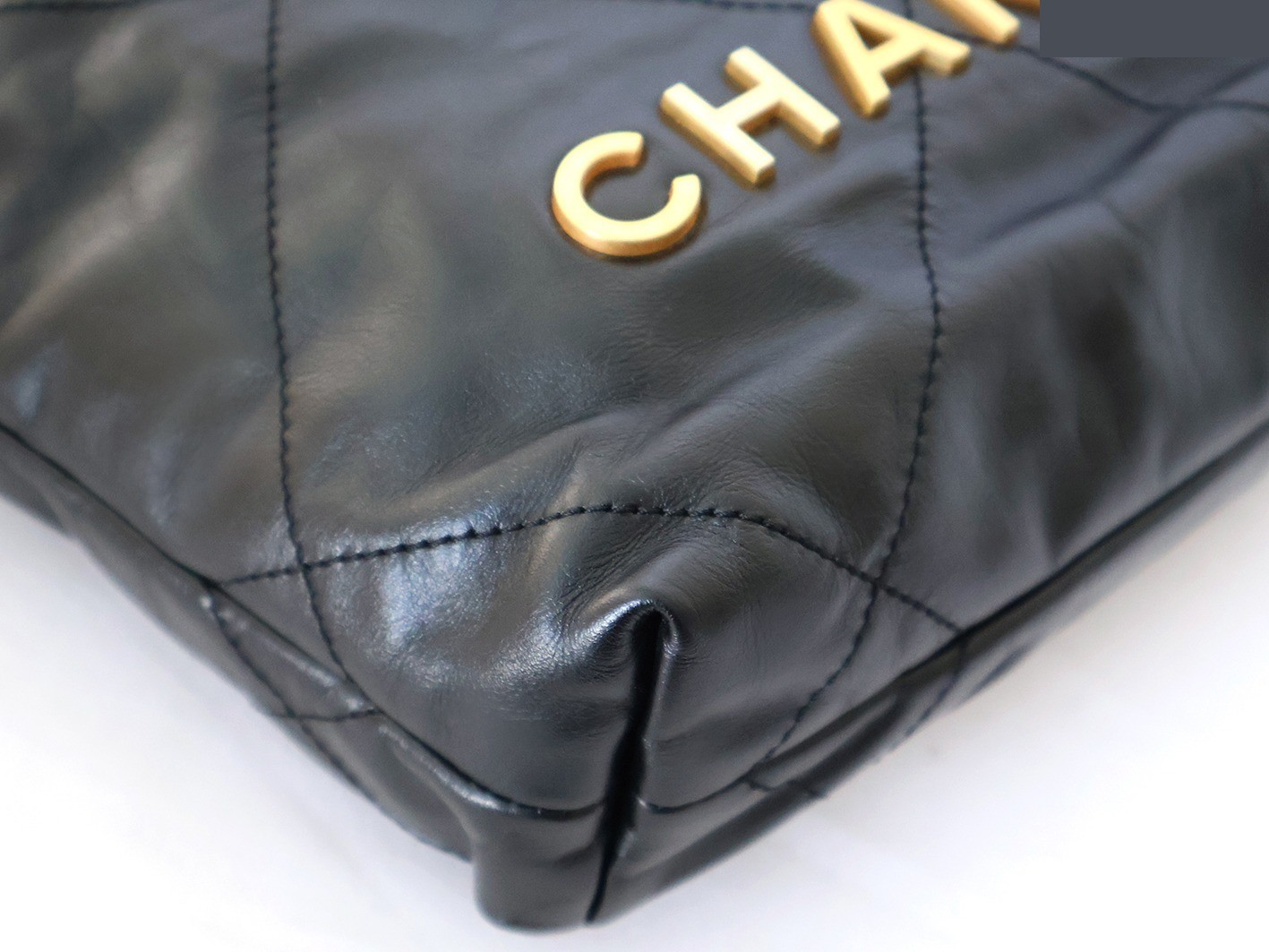 22 Shiny Calfskin Chain Shoulder Bag, Black — view 4