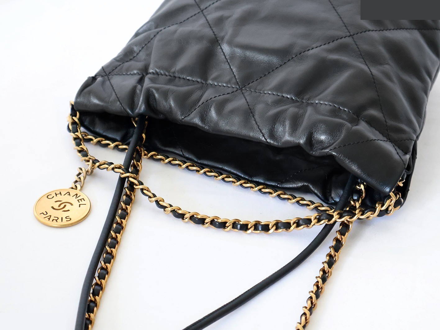 22 Shiny Calfskin Chain Shoulder Bag, Black — view 7