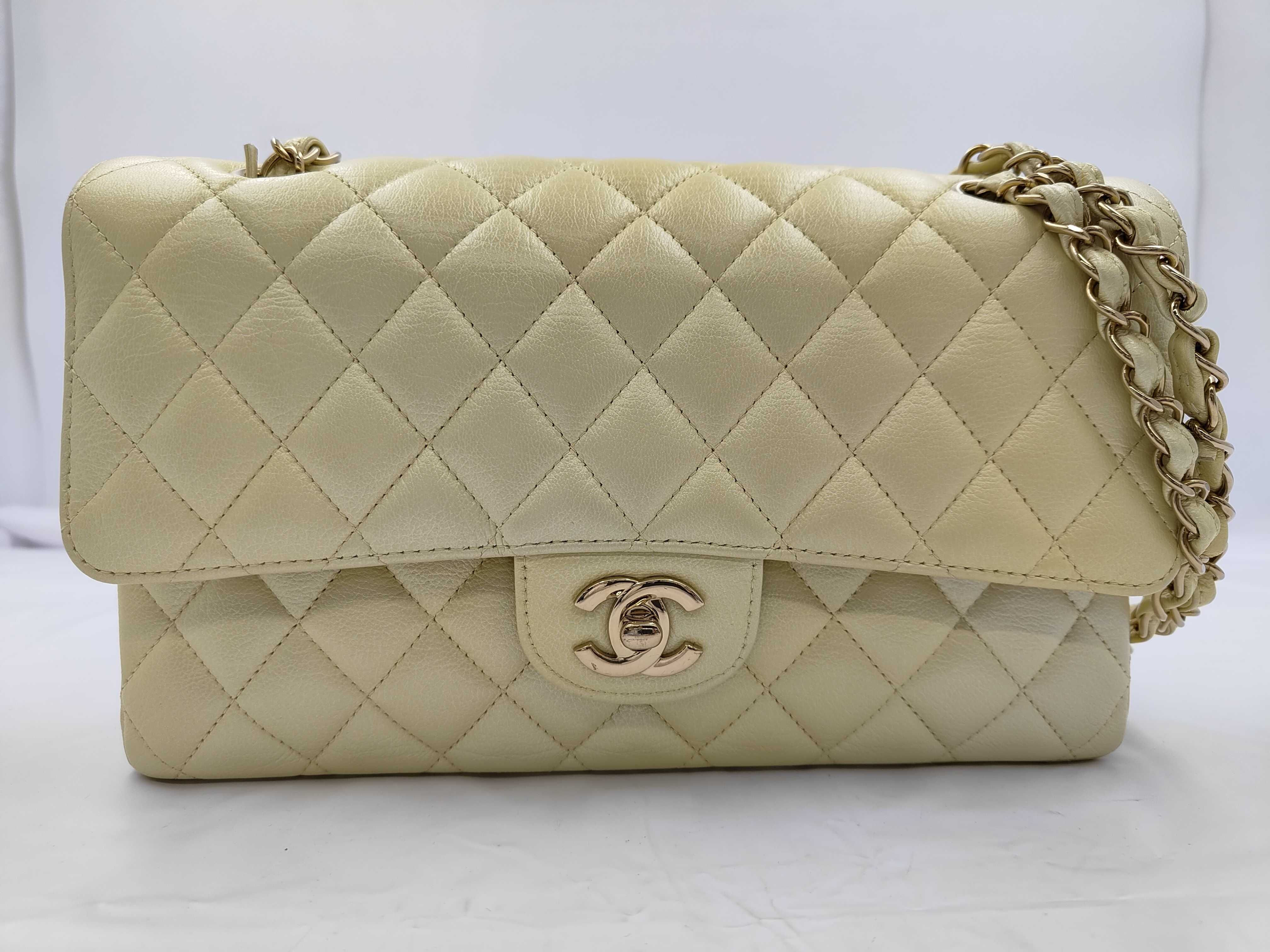 Matelassé 25 Double Flap Lambskin Yellow Chain Shoulder Bag