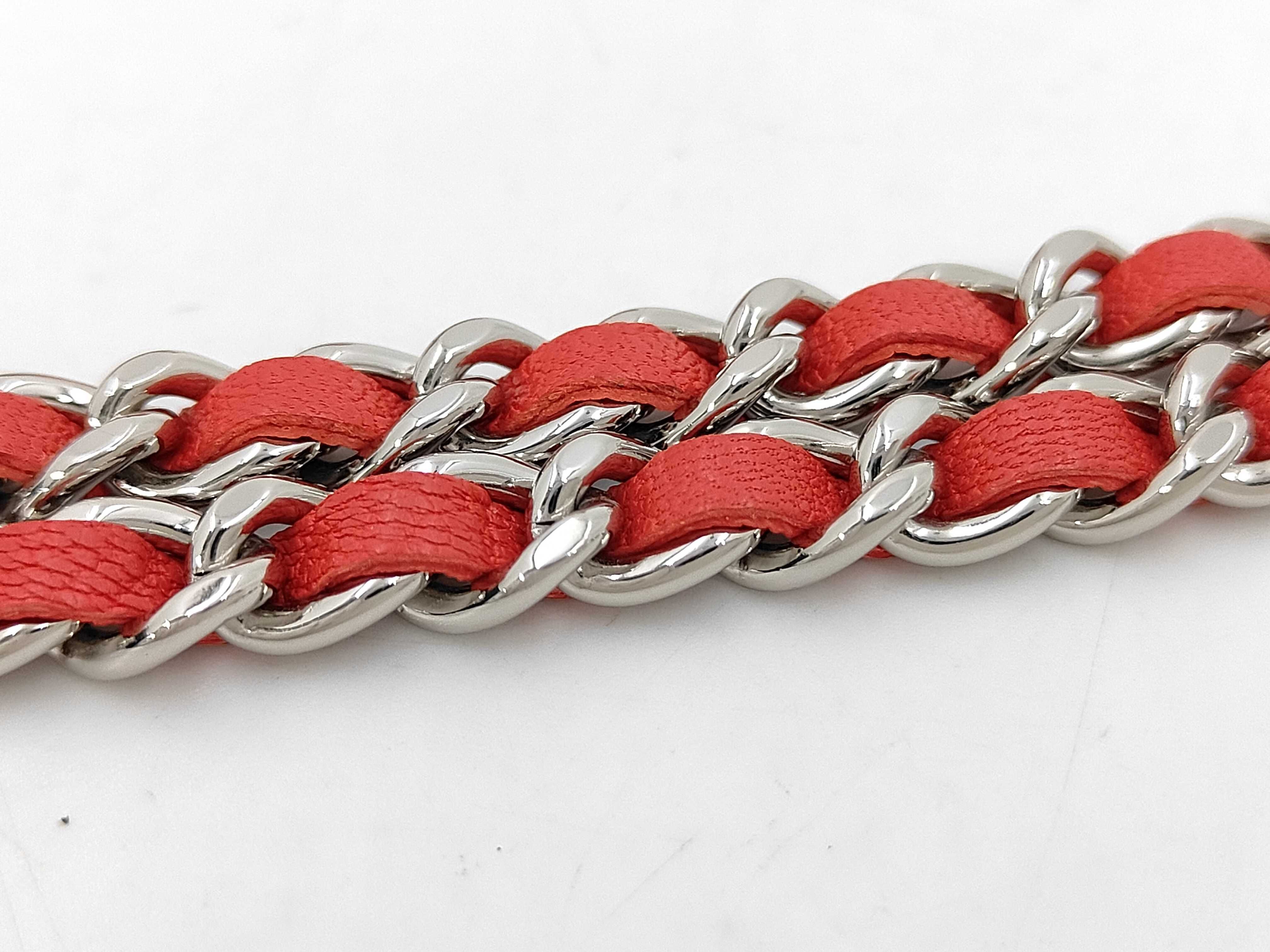 Matelassé Red Chain Wallet (Serial Number 25) Shoulder Bag — view 4