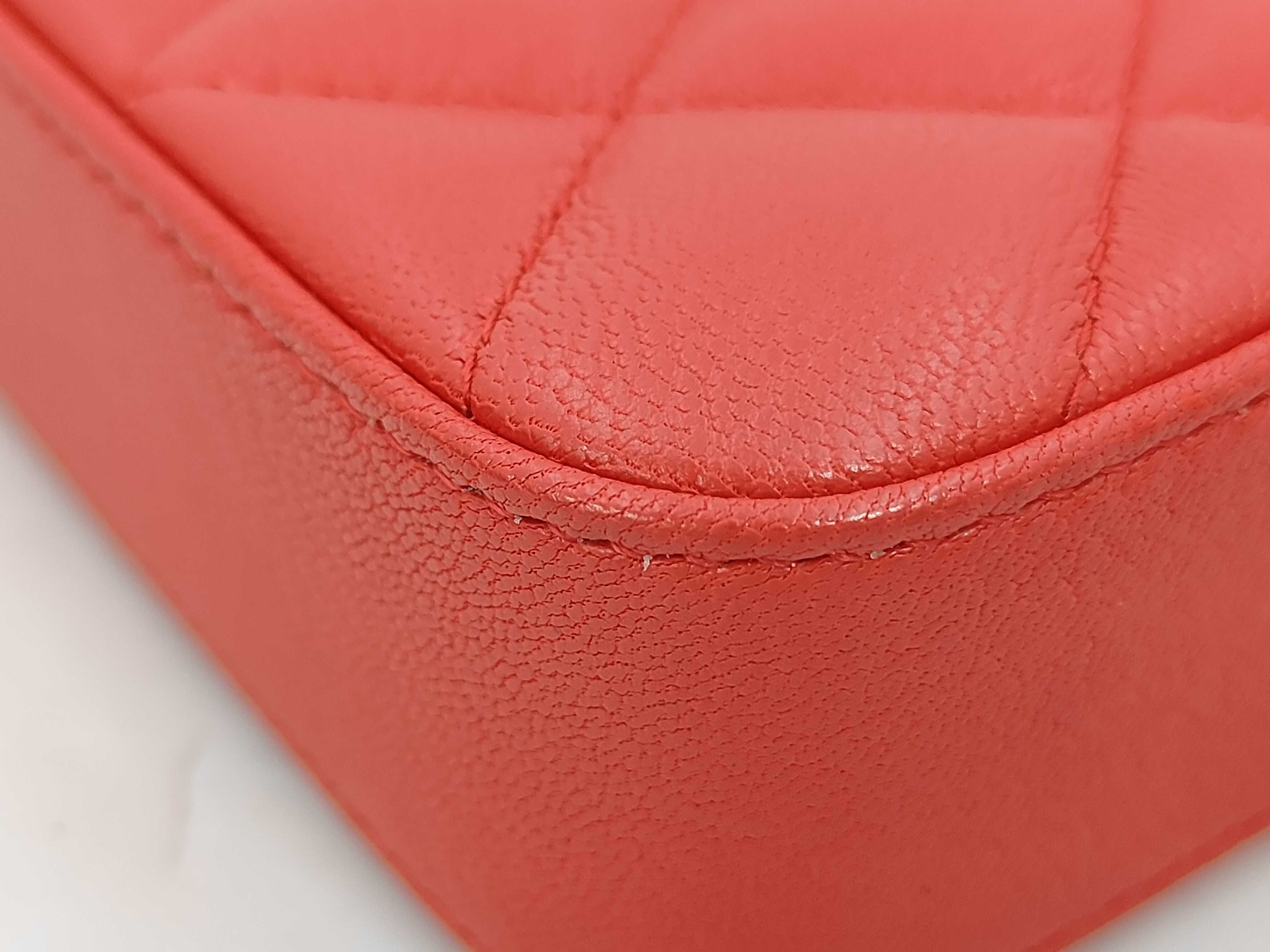 Matelassé Red Chain Wallet (Serial Number 25) Shoulder Bag — view 7