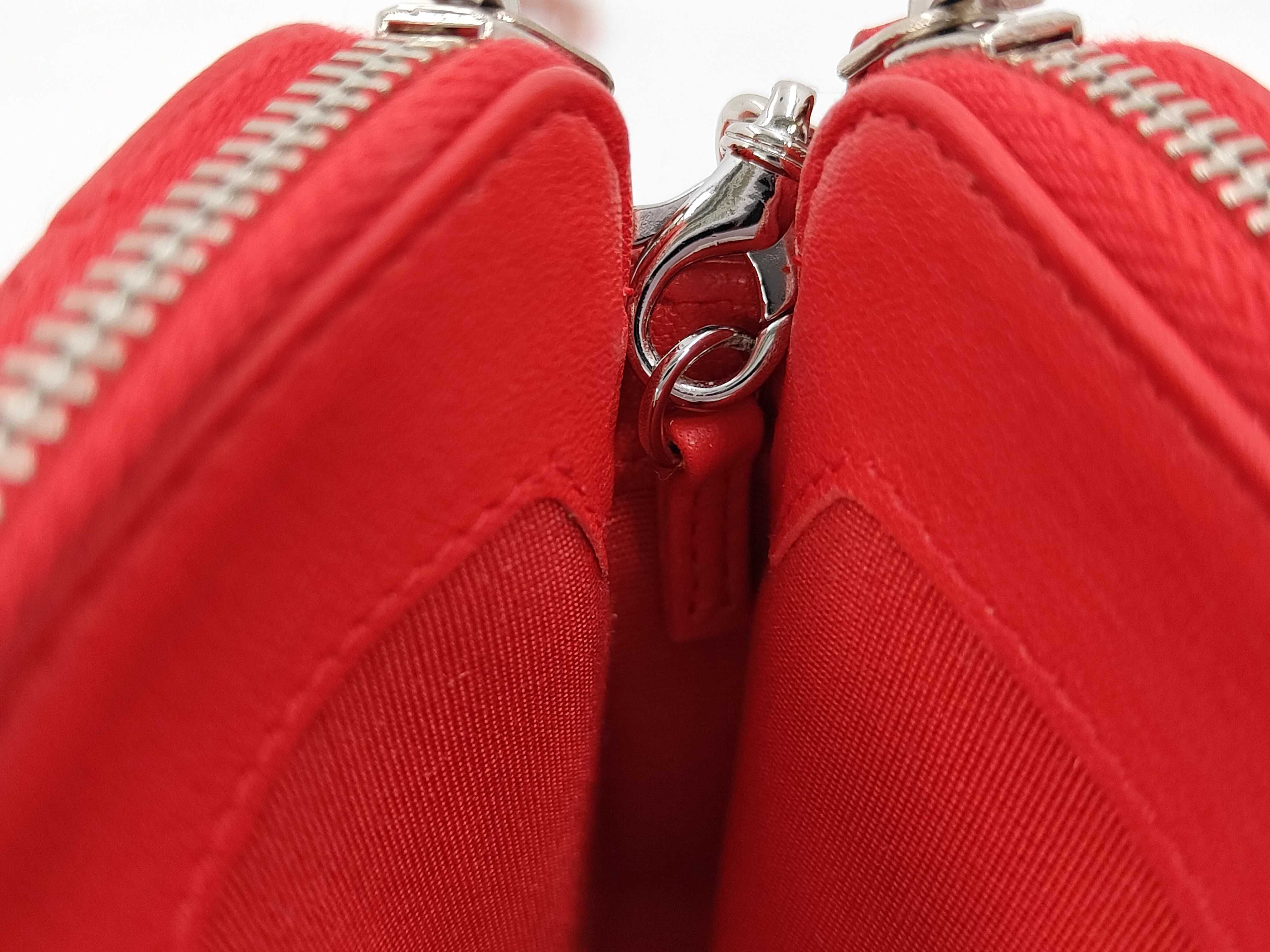 Matelassé Red Chain Wallet (Serial Number 25) Shoulder Bag — view 8
