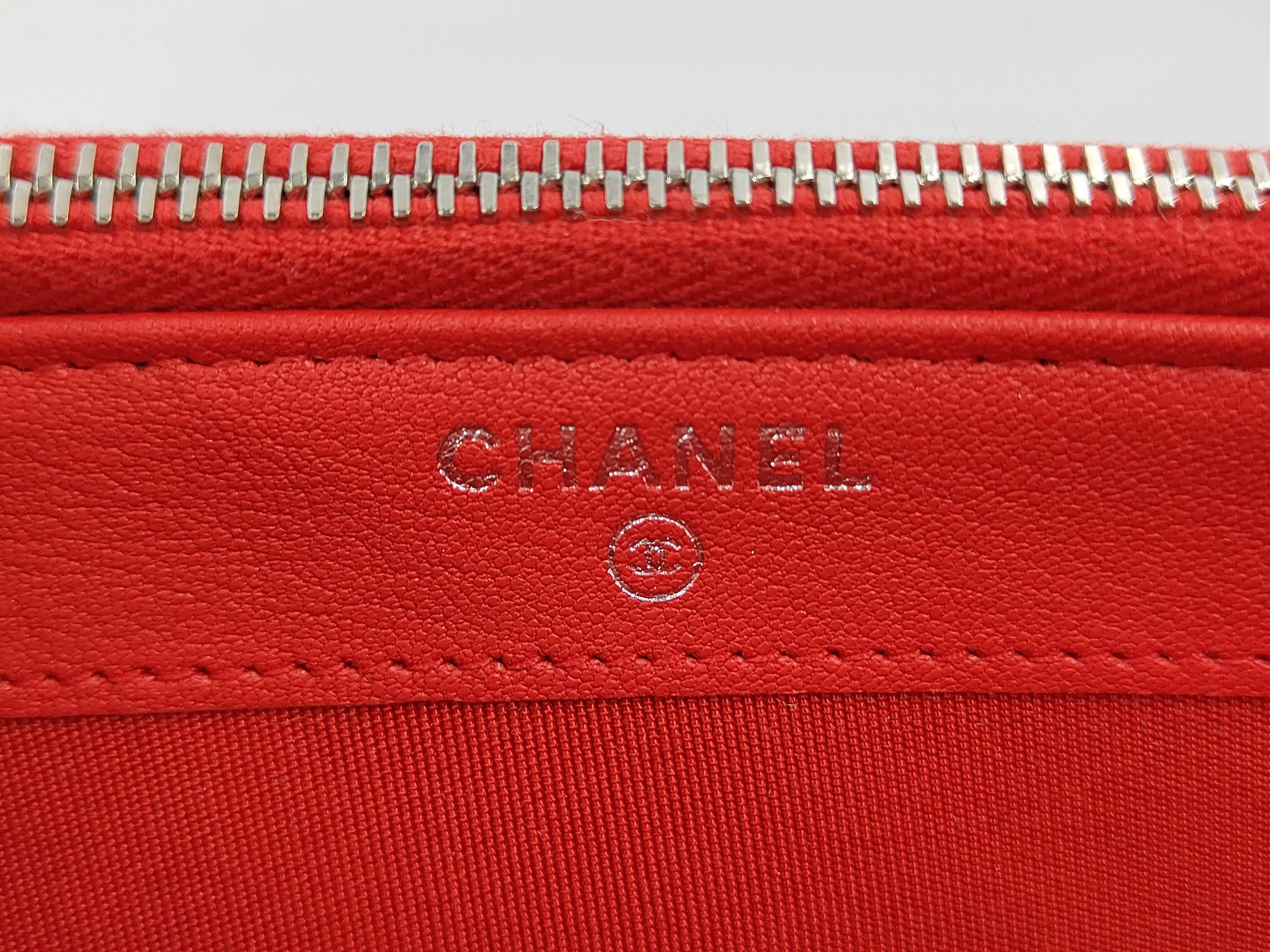 Matelassé Red Chain Wallet (Serial Number 25) Shoulder Bag — view 10