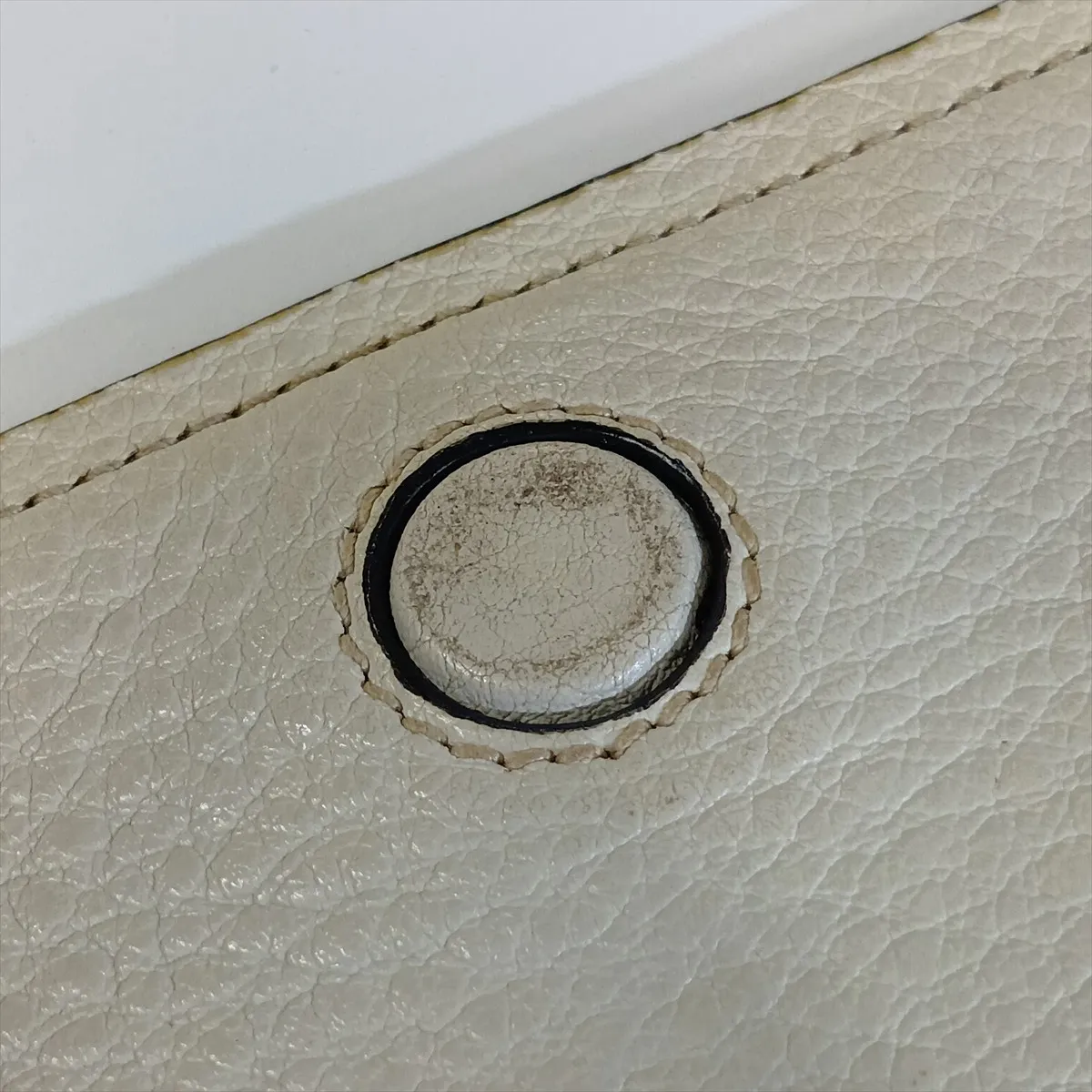 Vitello Leather Shoulder Bag, White — view 11