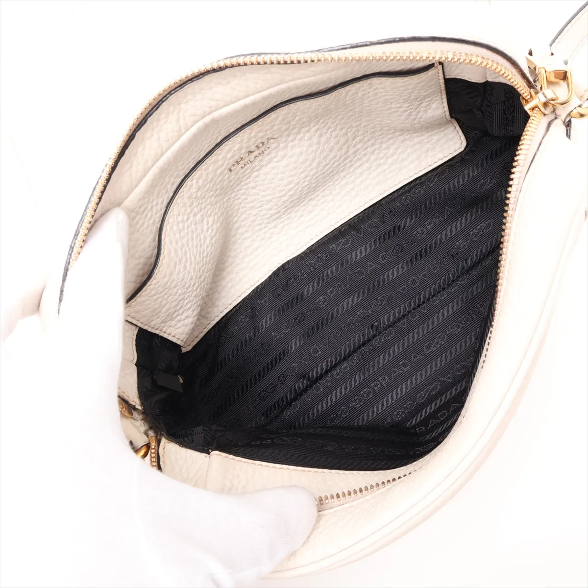 Vitello Leather Shoulder Bag, White — view 6