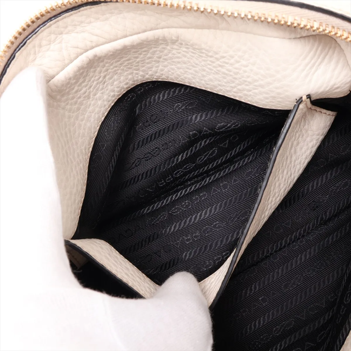 Vitello Leather Shoulder Bag, White — view 7