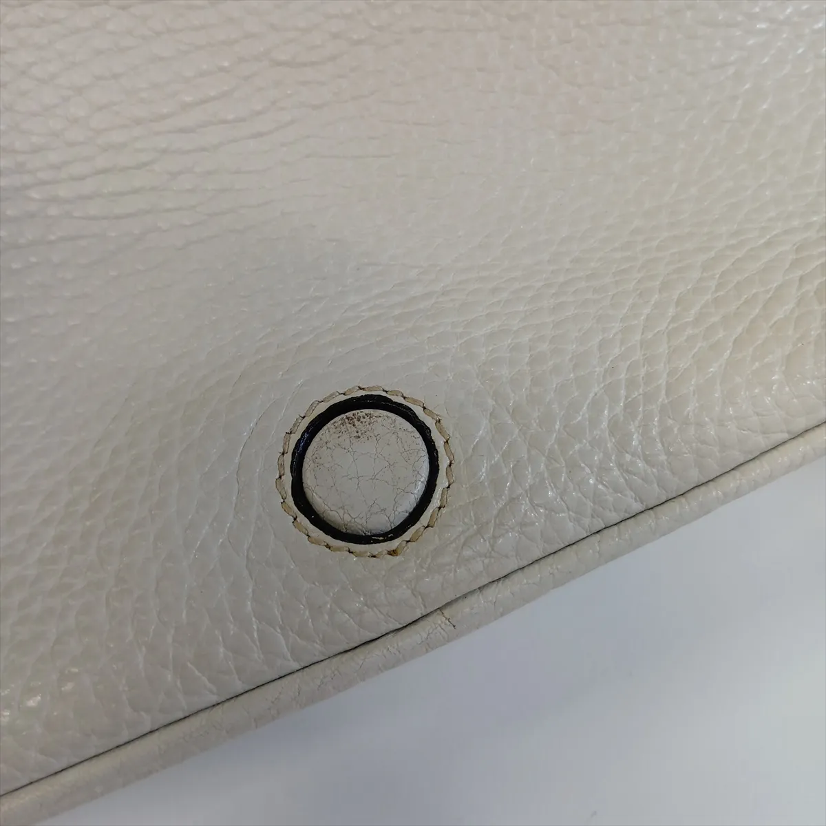 Vitello Leather Shoulder Bag, White — view 9
