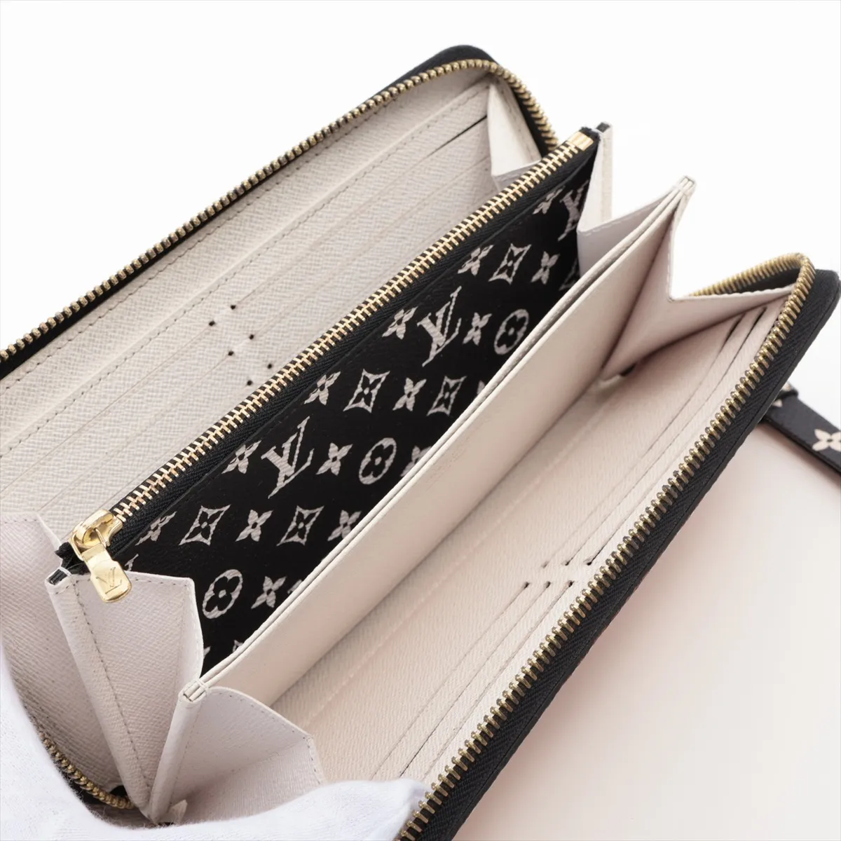 LV Crafty Zippy Wallet M69437 Crème Caramel Round Zip Wallet RFID detected, zipper is stiff — view 3