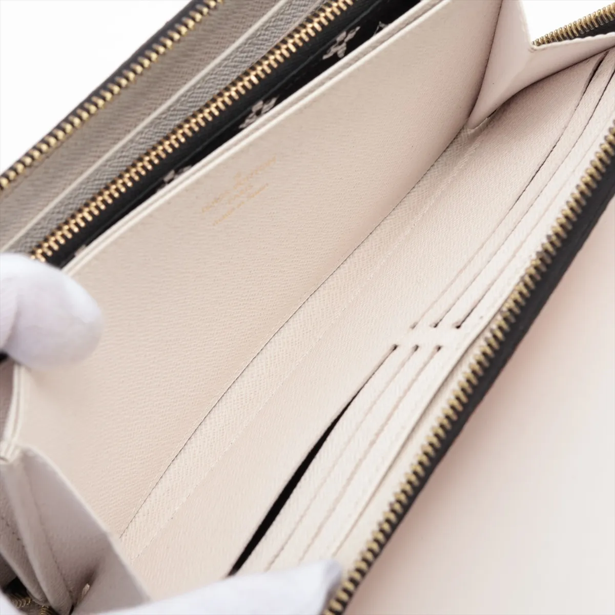 LV Crafty Zippy Wallet M69437 Crème Caramel Round Zip Wallet RFID detected, zipper is stiff — view 8