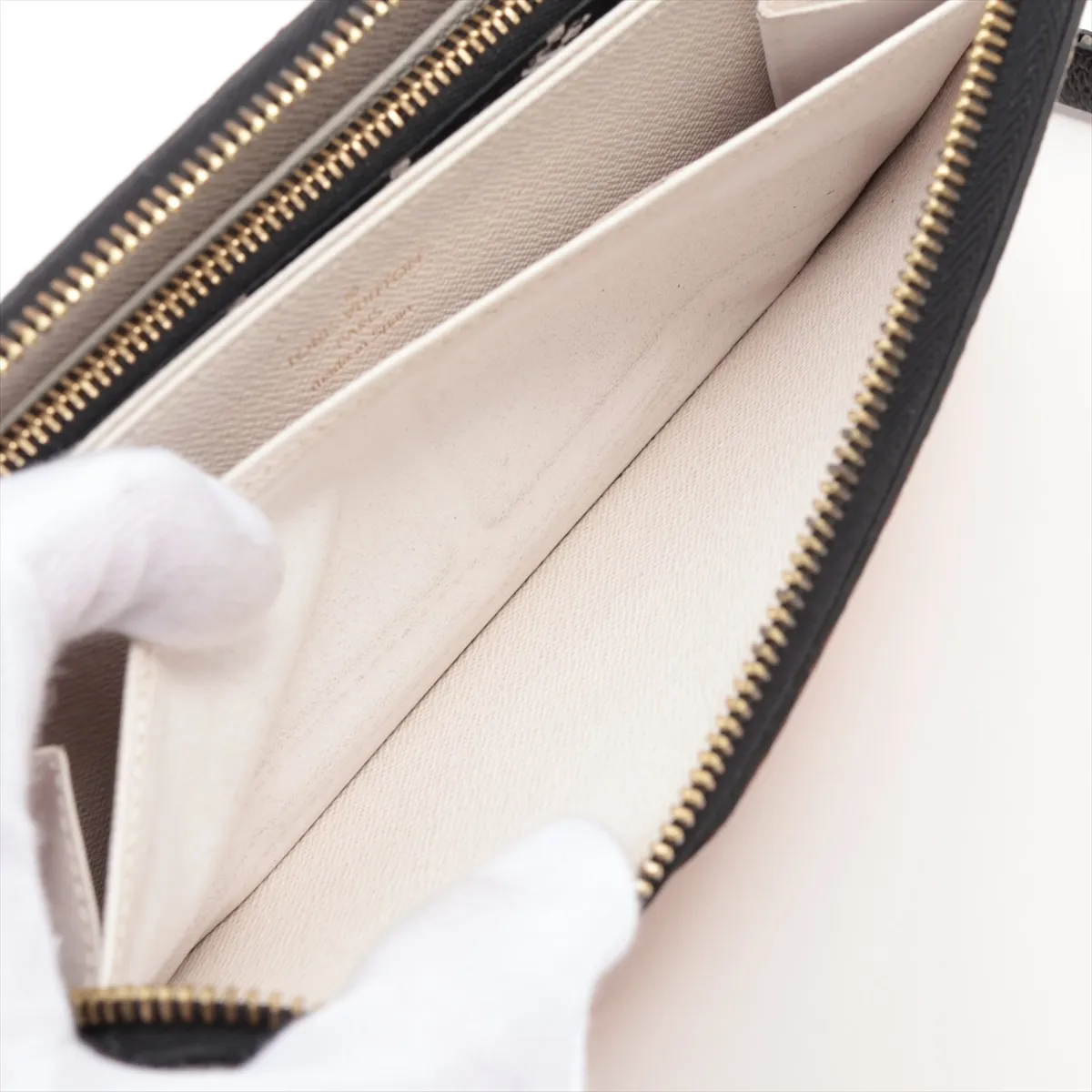 LV Crafty Zippy Wallet M69437 Crème Caramel Round Zip Wallet RFID detected, zipper is stiff — view 9