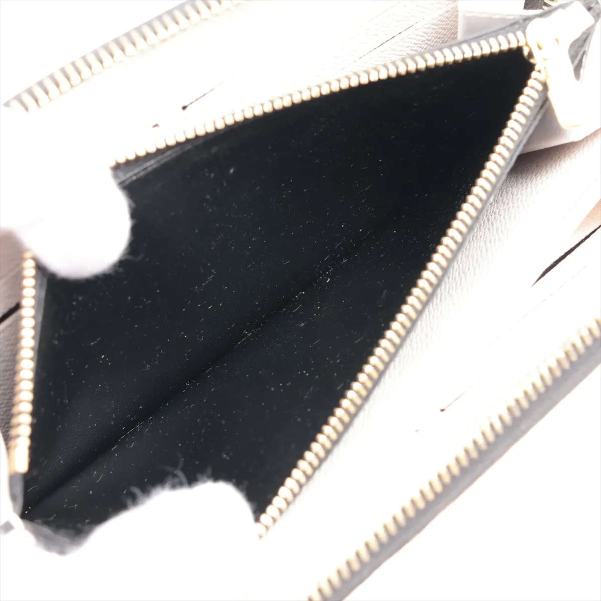 LV Crafty Zippy Wallet M69437 Crème Caramel Round Zip Wallet RFID detected, zipper is stiff — view 10