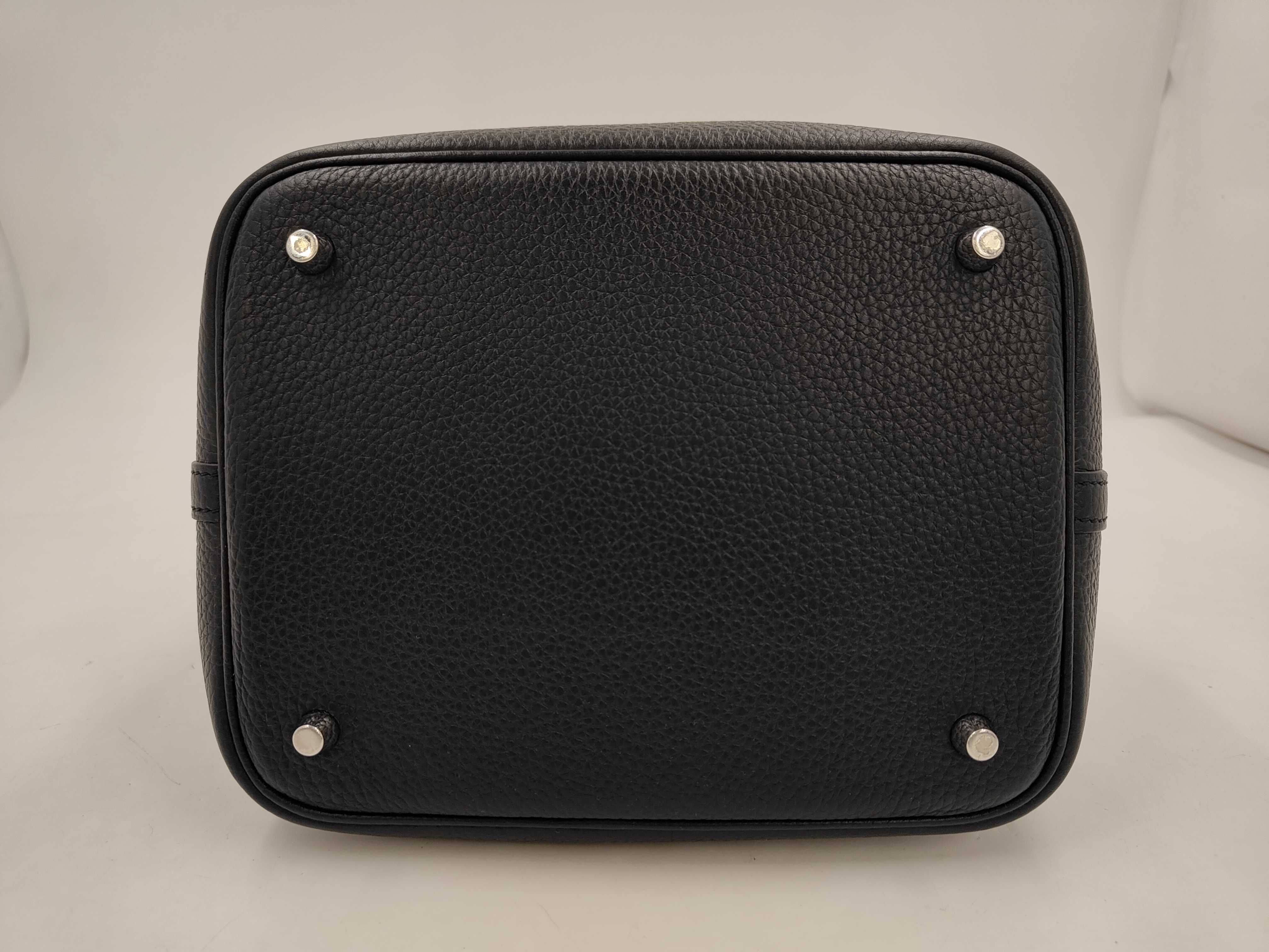 Picotin Lock MM Taurillon Leather Noir Silver Hardware B Stamp Handbag — view 3