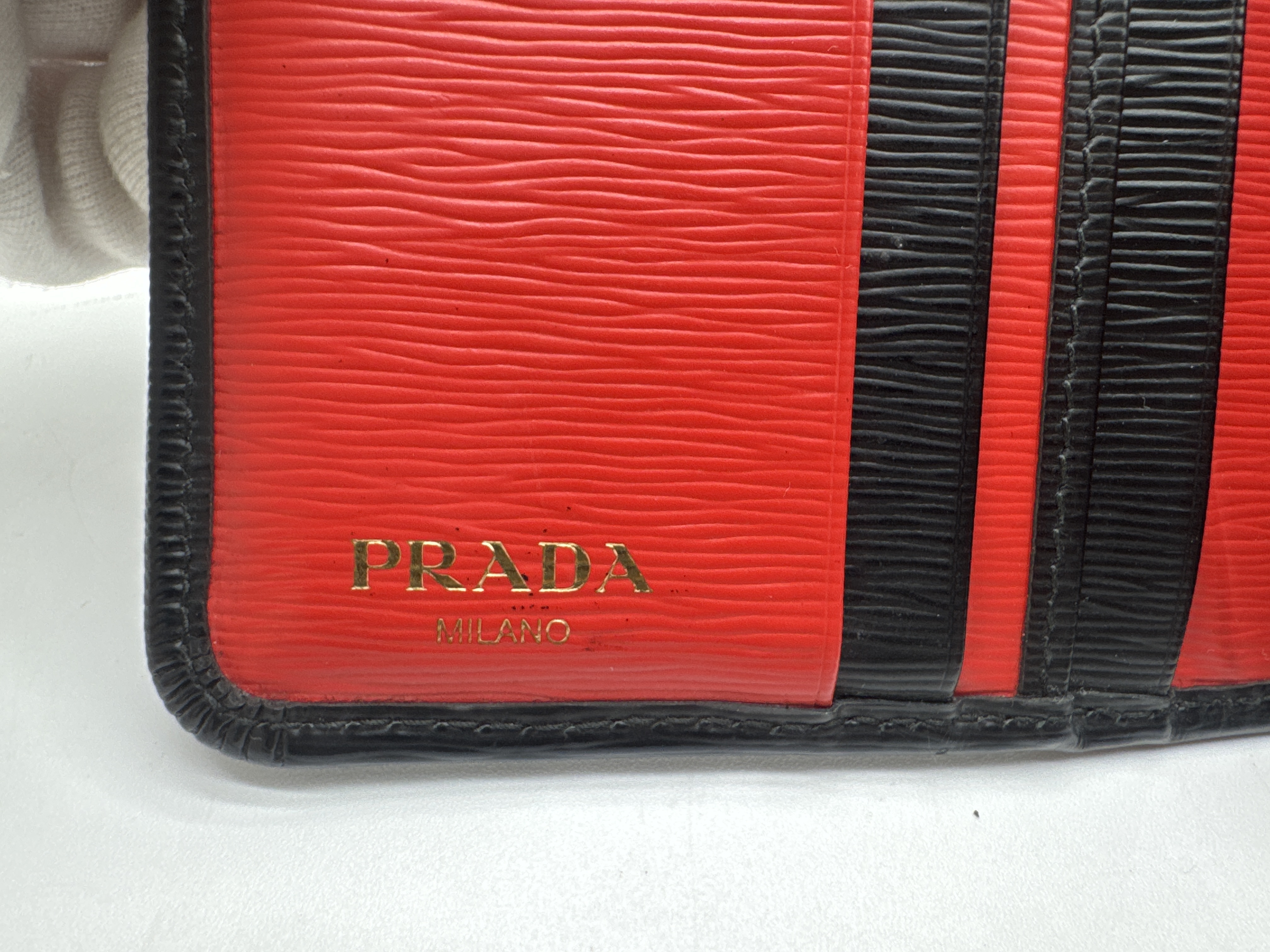Bi-fold L-shaped Black Wallet — view 11