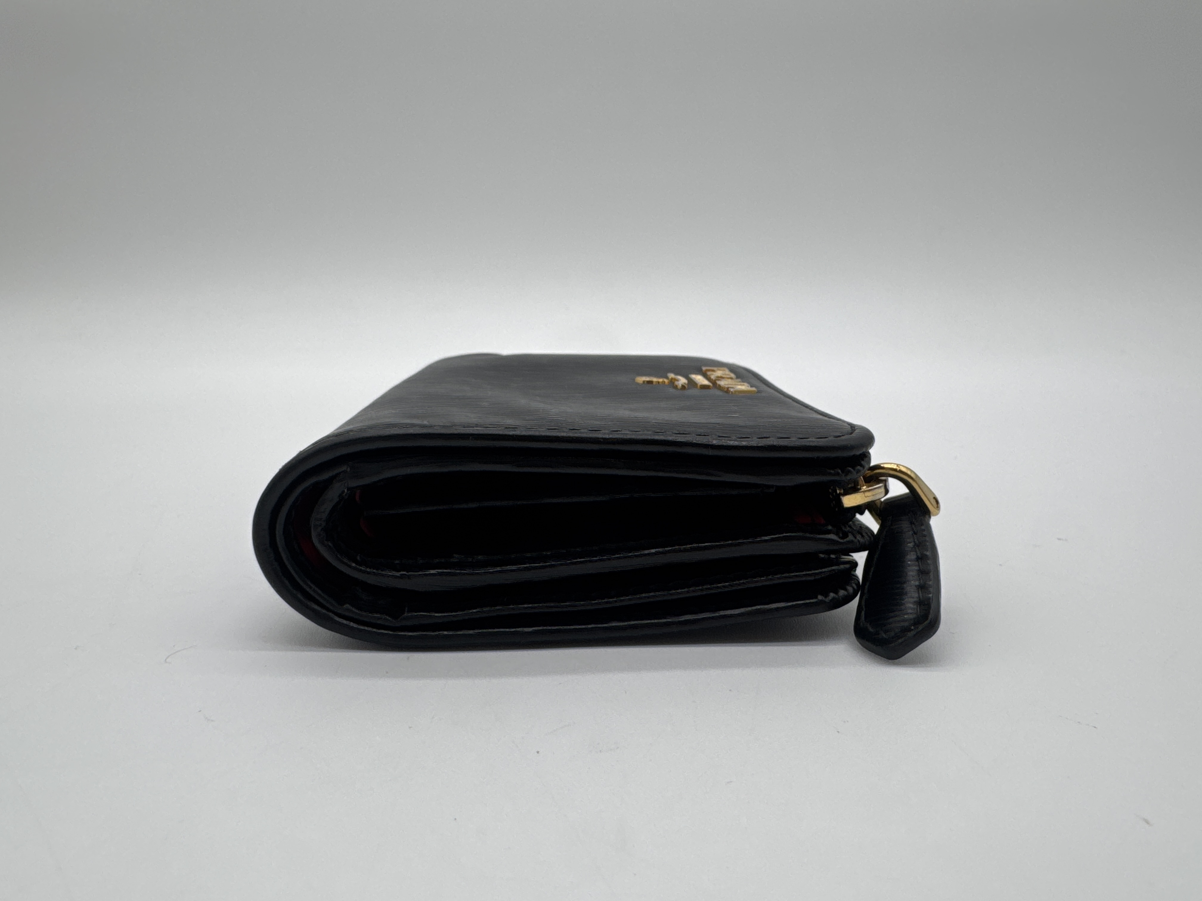 Bi-fold L-shaped Black Wallet — view 3