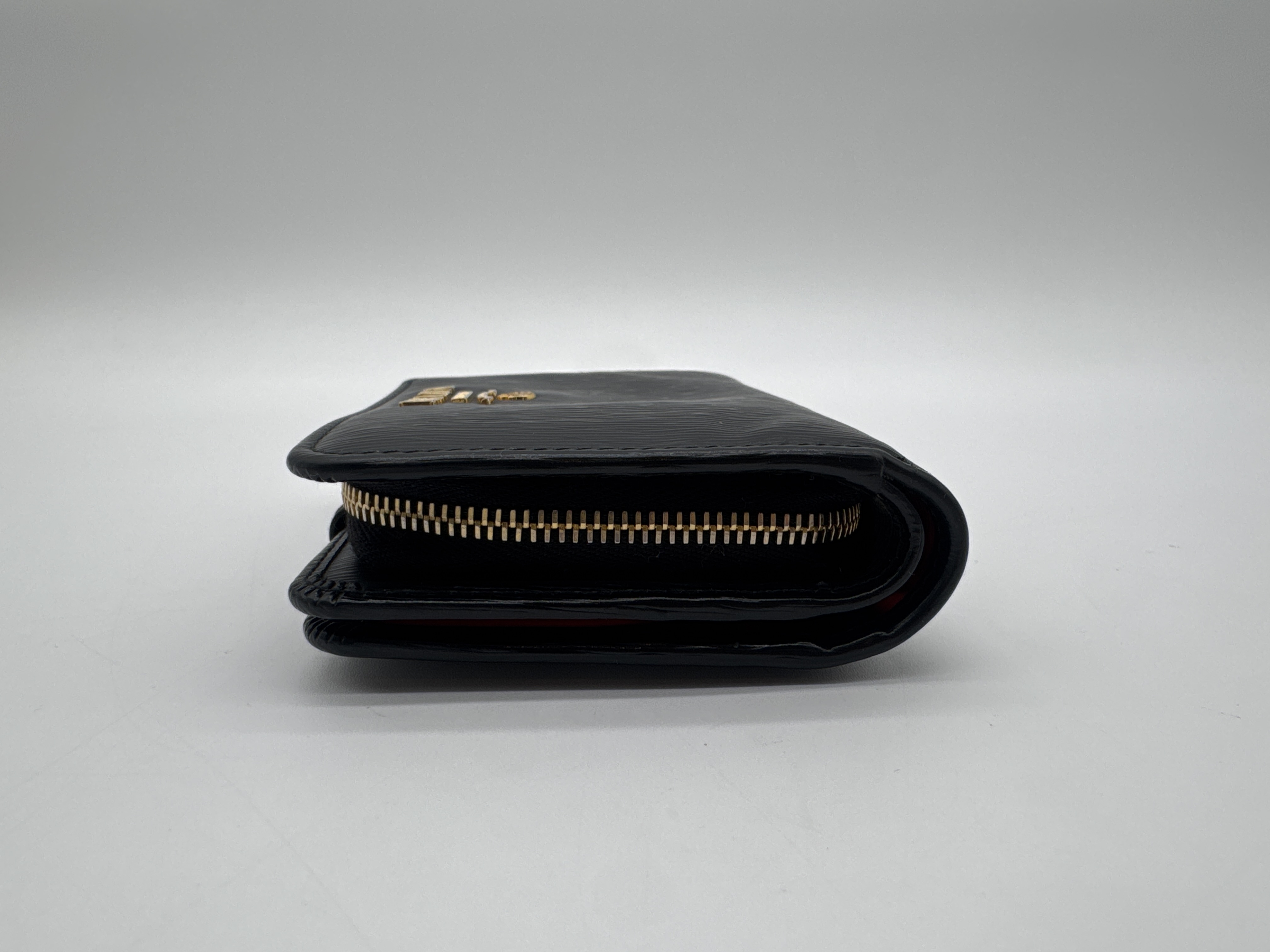Bi-fold L-shaped Black Wallet — view 4