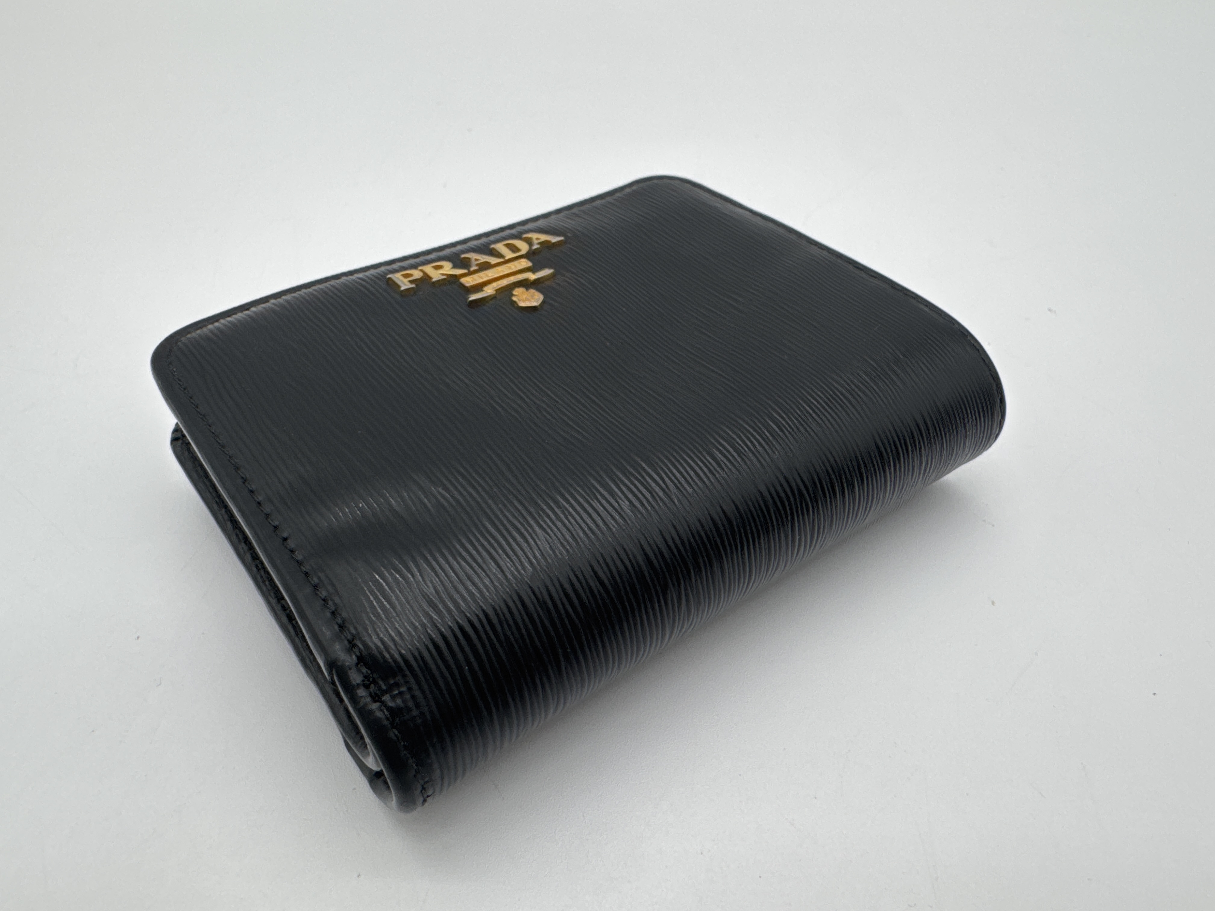 Bi-fold L-shaped Black Wallet — view 6