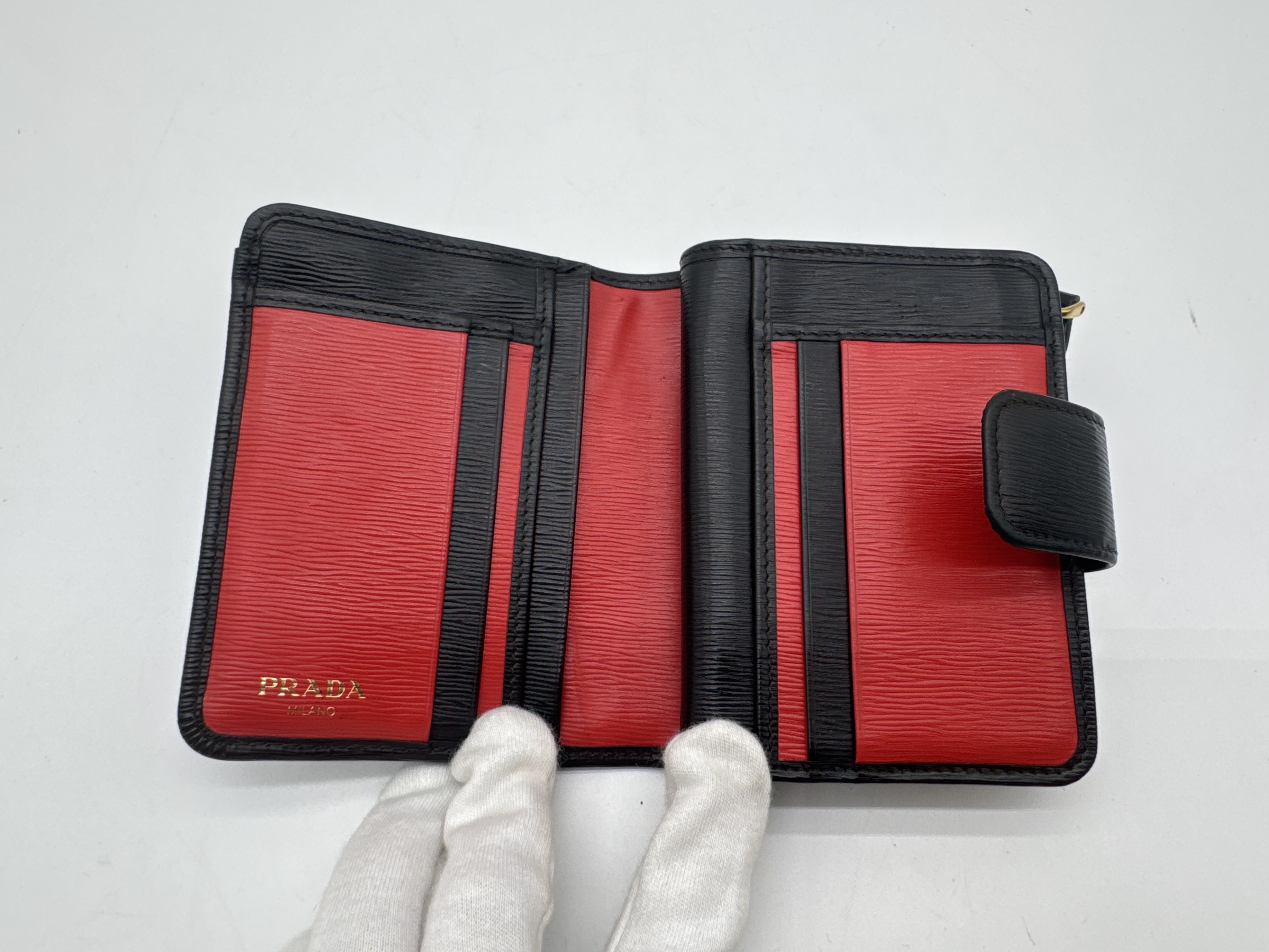 Bi-fold L-shaped Black Wallet — view 8