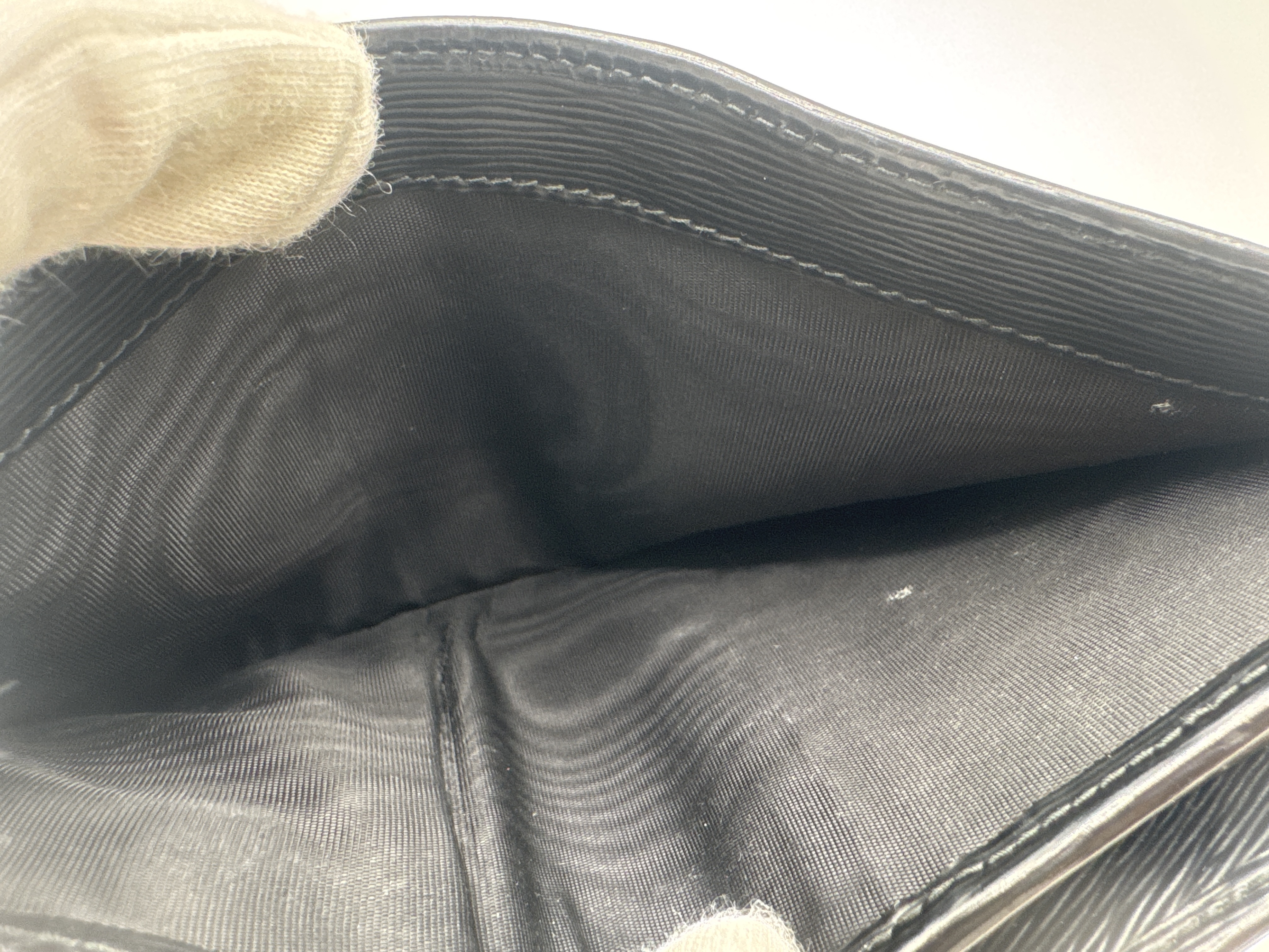Bi-fold L-shaped Black Wallet — view 9