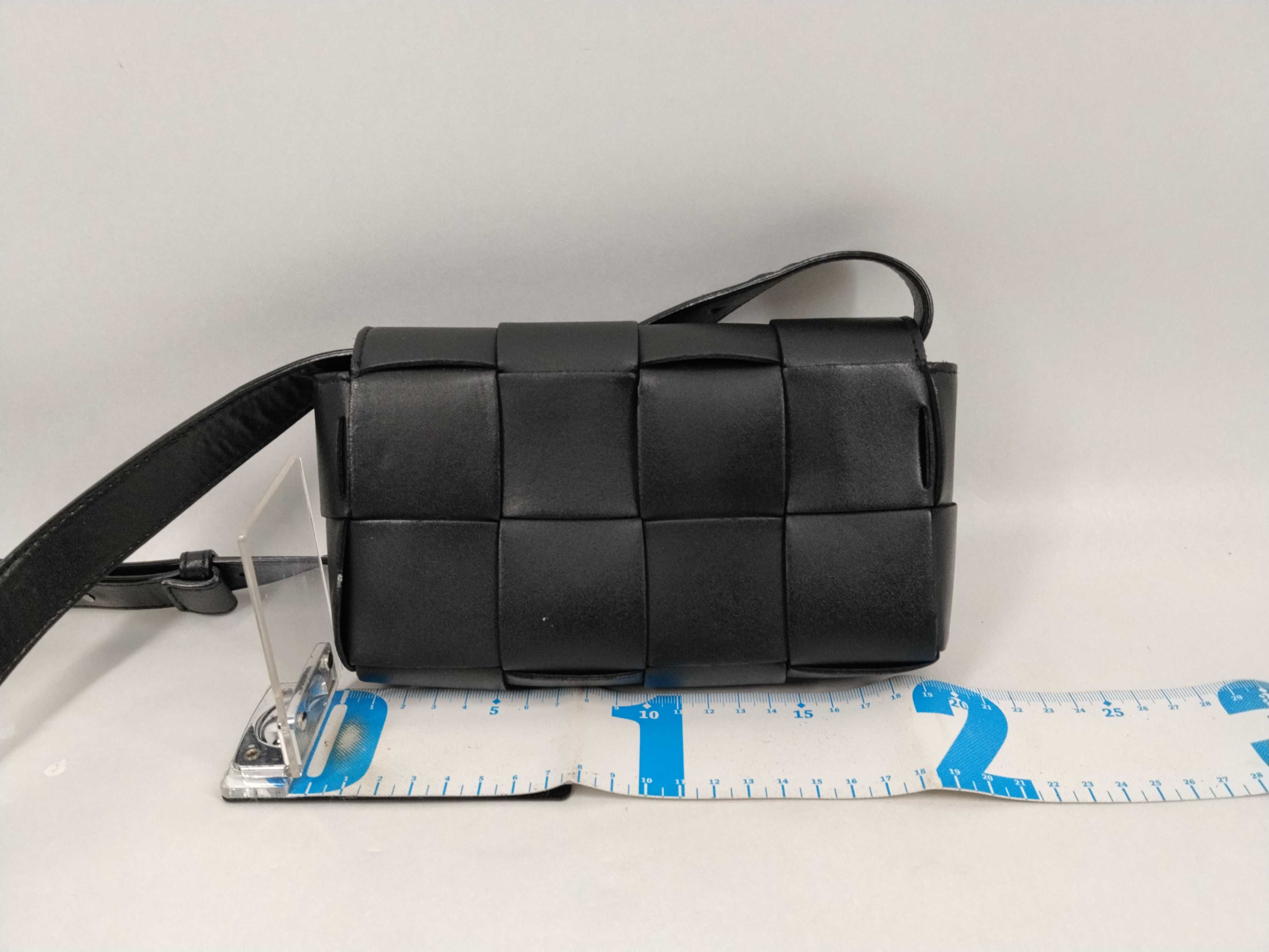 Intrecciato Bottega Veneta Cassette Shoulder Bag Leather Black Shoulder Bag — view 2