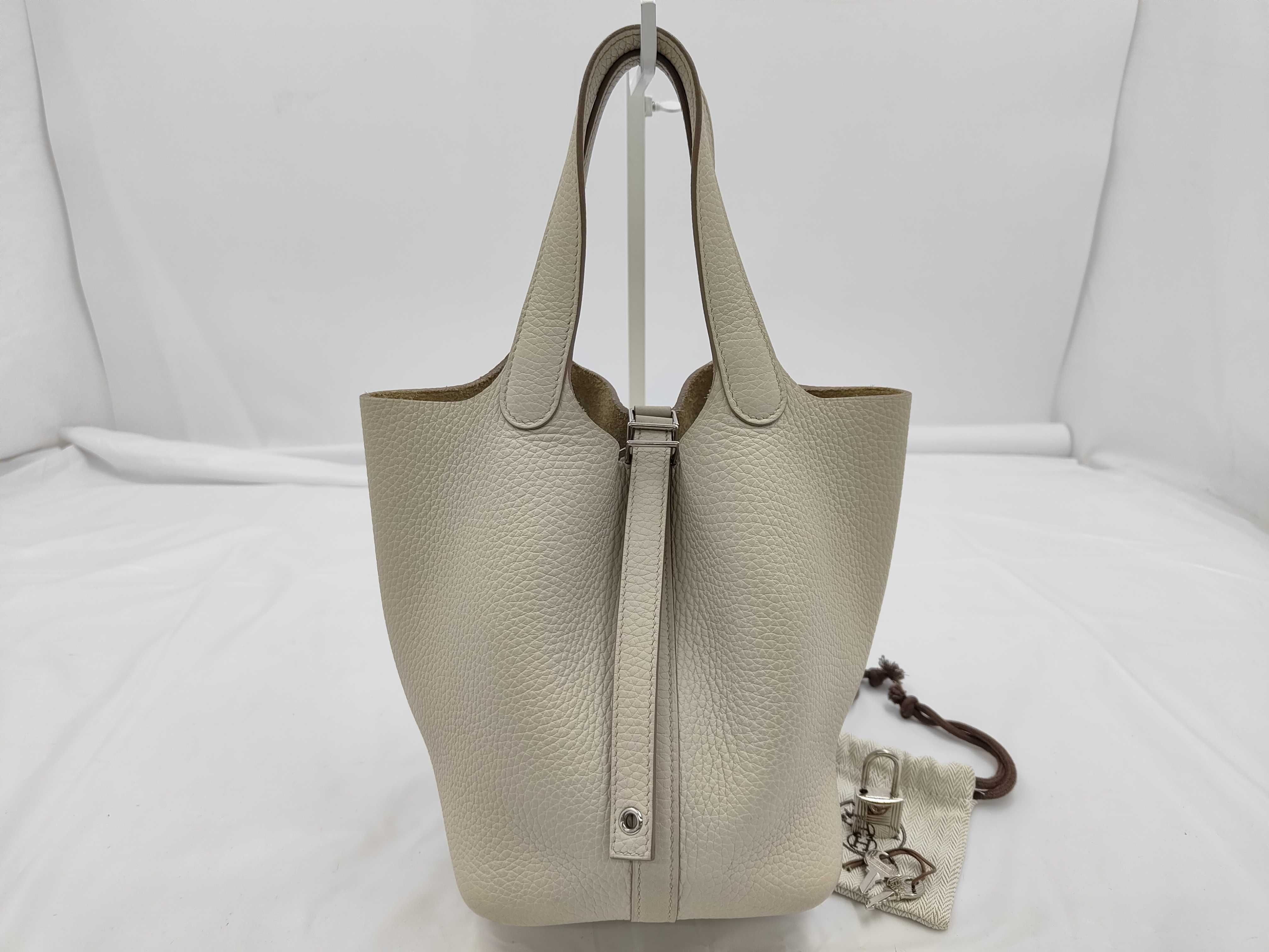 Picotin Lock PM handbag, Taurillon leather, silver hardware, W stamp.