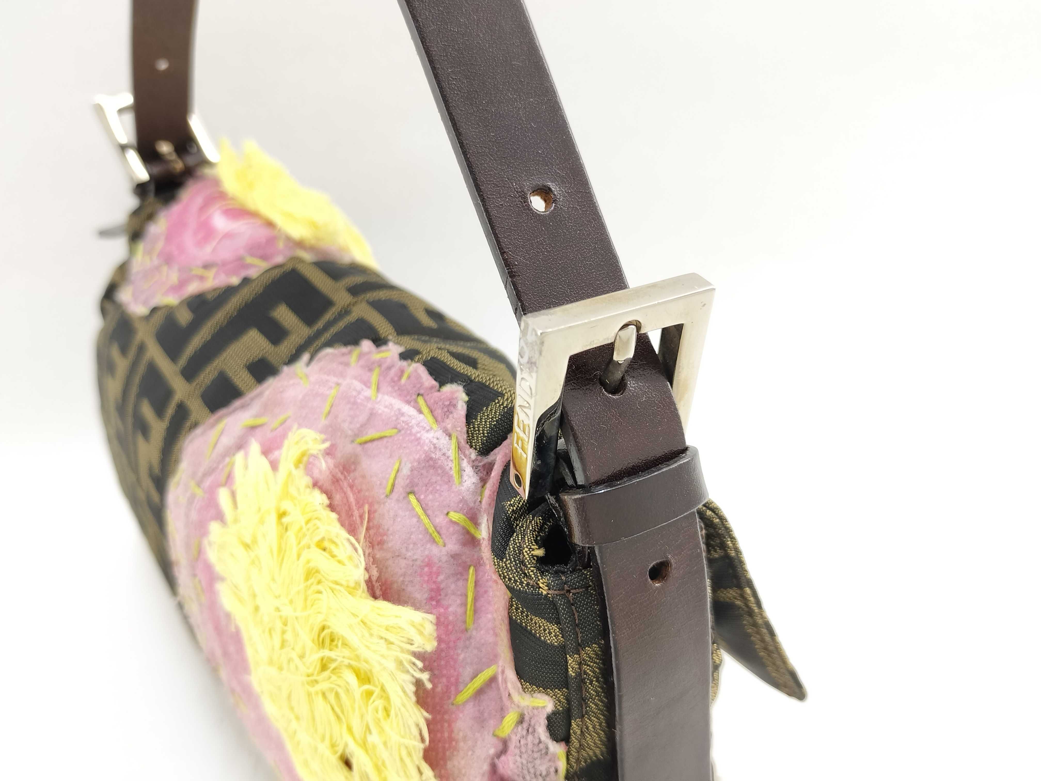 Zucca pattern Fendi Baguette Zucca pattern flower motif one-shoulder bag khaki shoulder bag — view 3