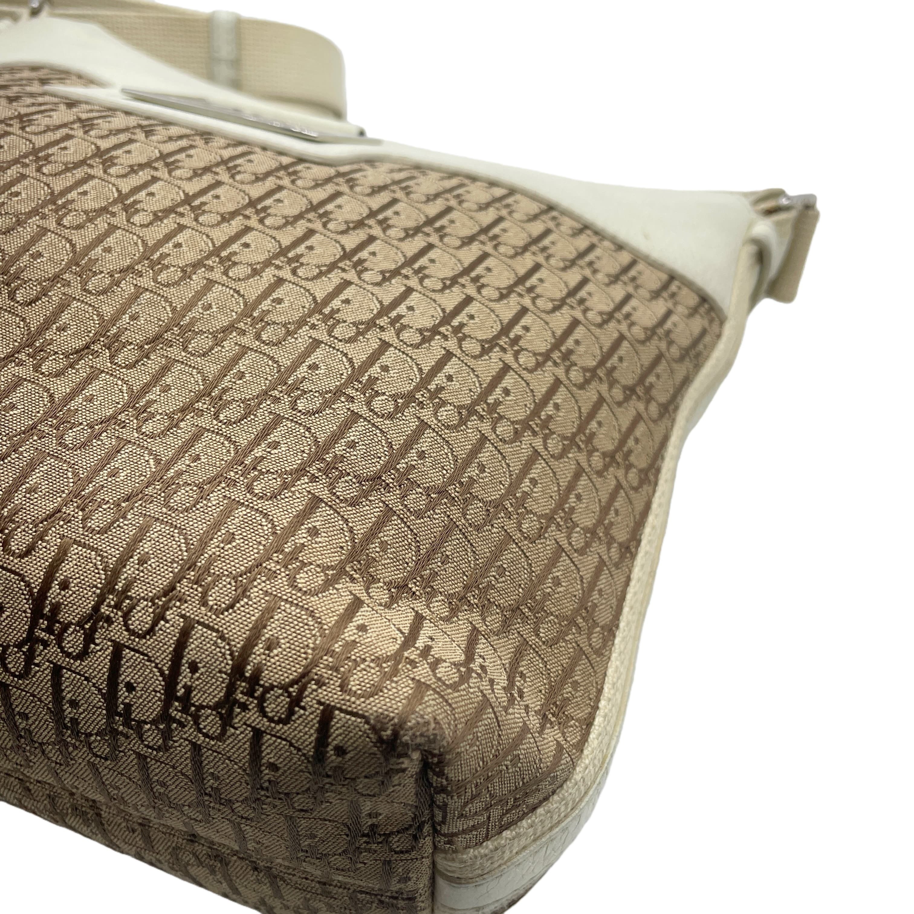 Trotter (bag) - Shoulder bag — view 9