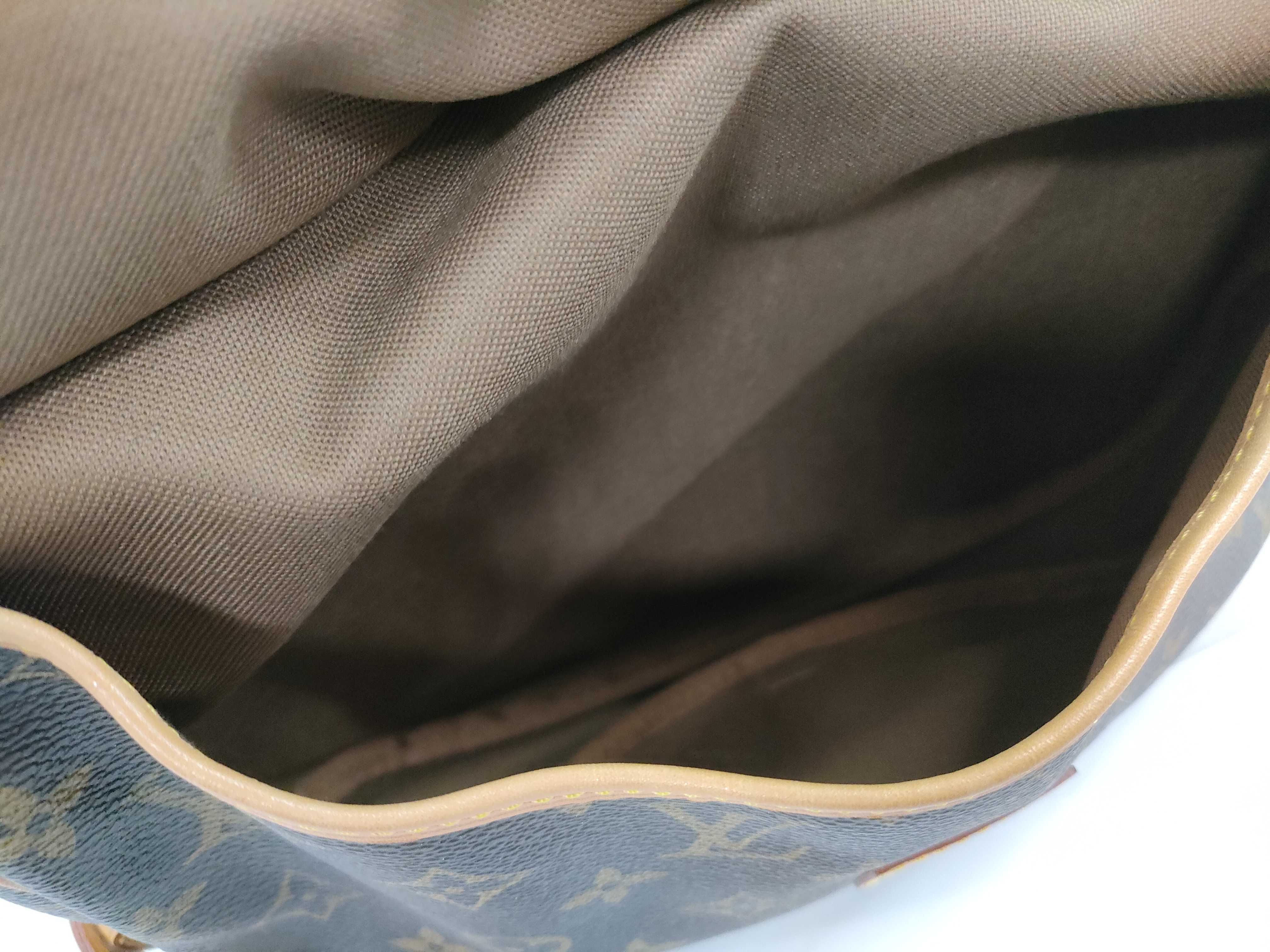 Monogram Louis Vuitton Monogram M42256 Saumur 30 Shoulder Bag — view 8