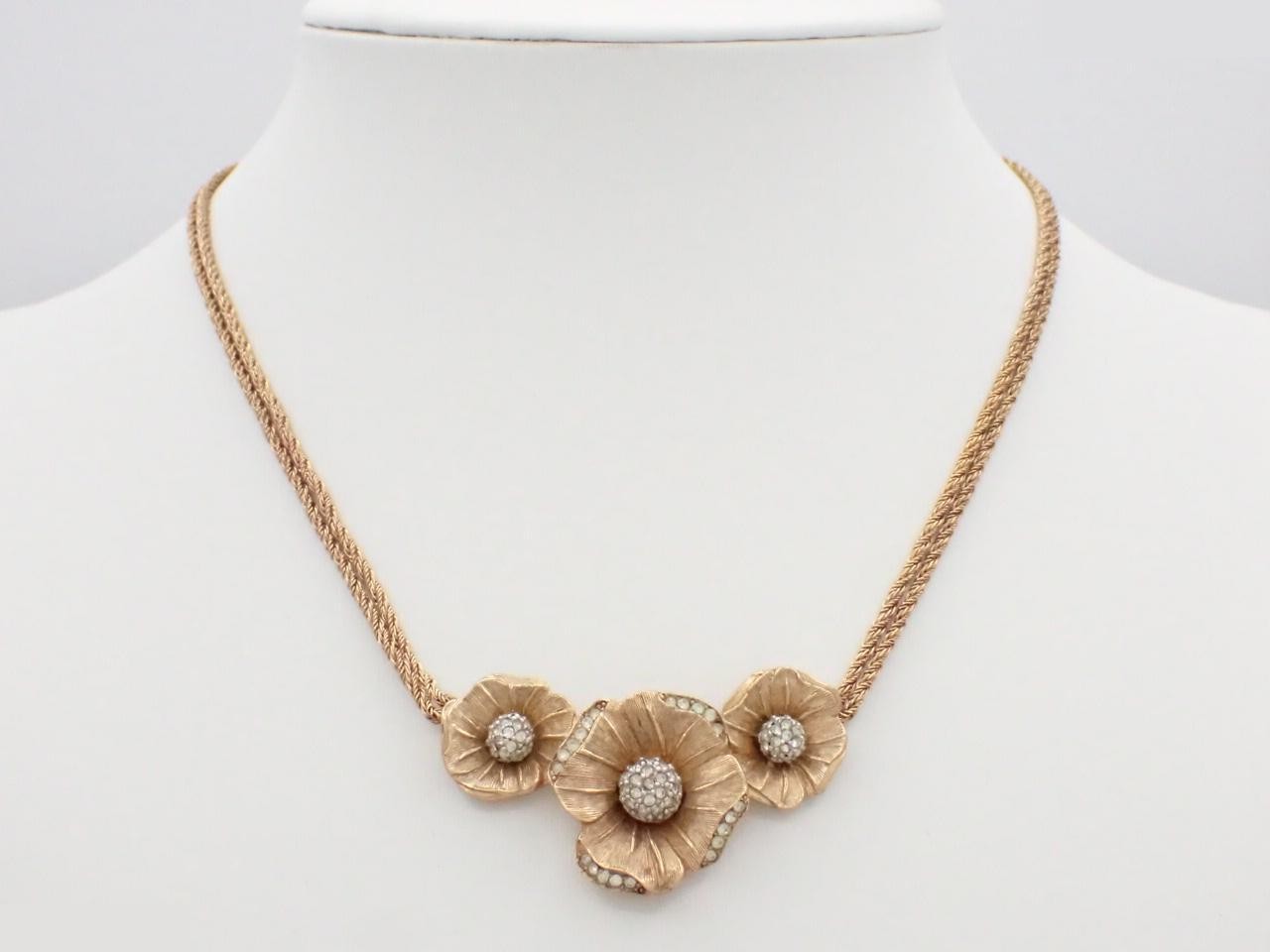 Other lines: Precious metal necklaces and pendants, total length approximately 44 cm. — view 3