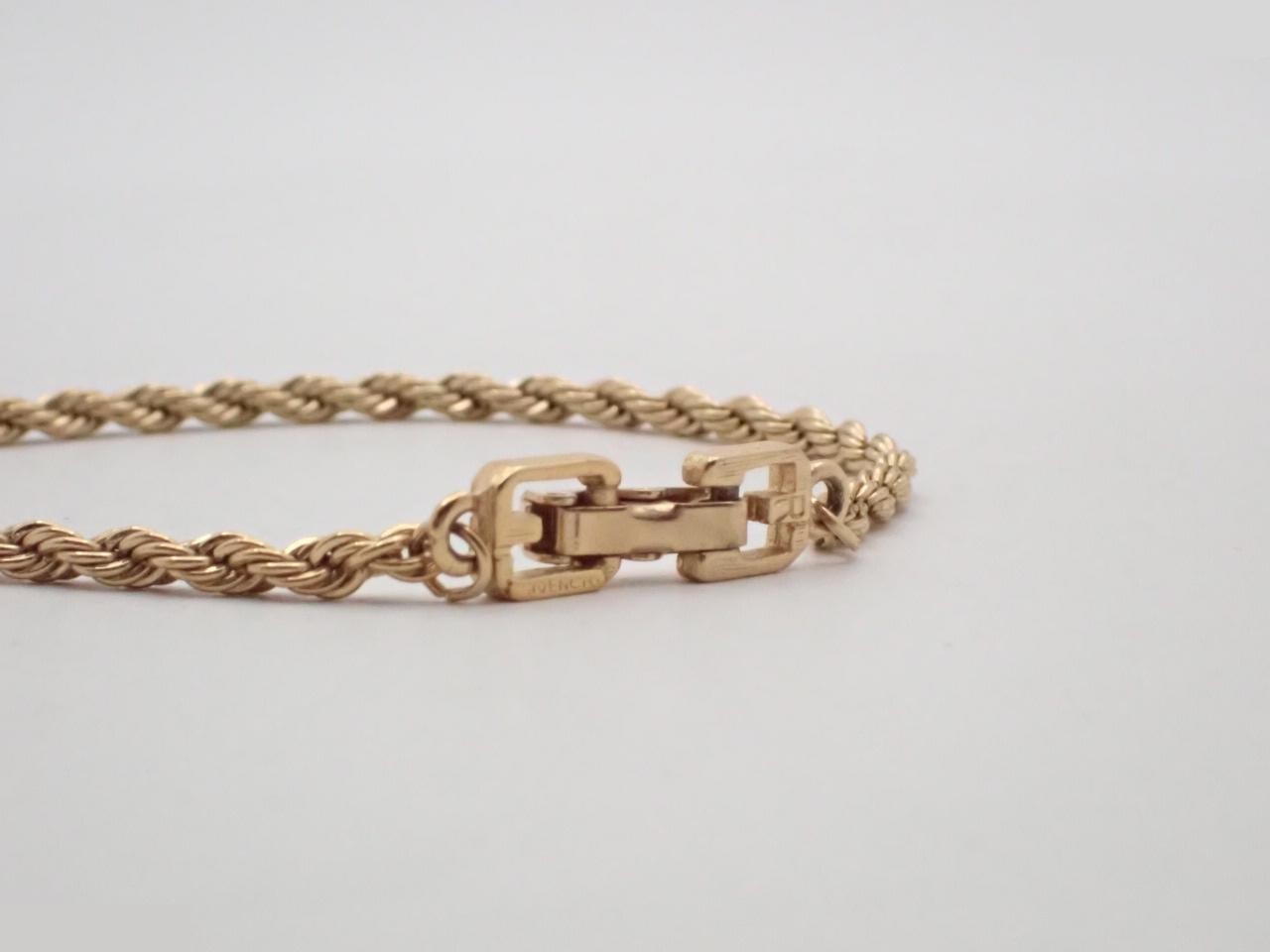 Other items: Precious metal bracelets and bangles (metal), wrist circumference approximately 17cm. — view 3