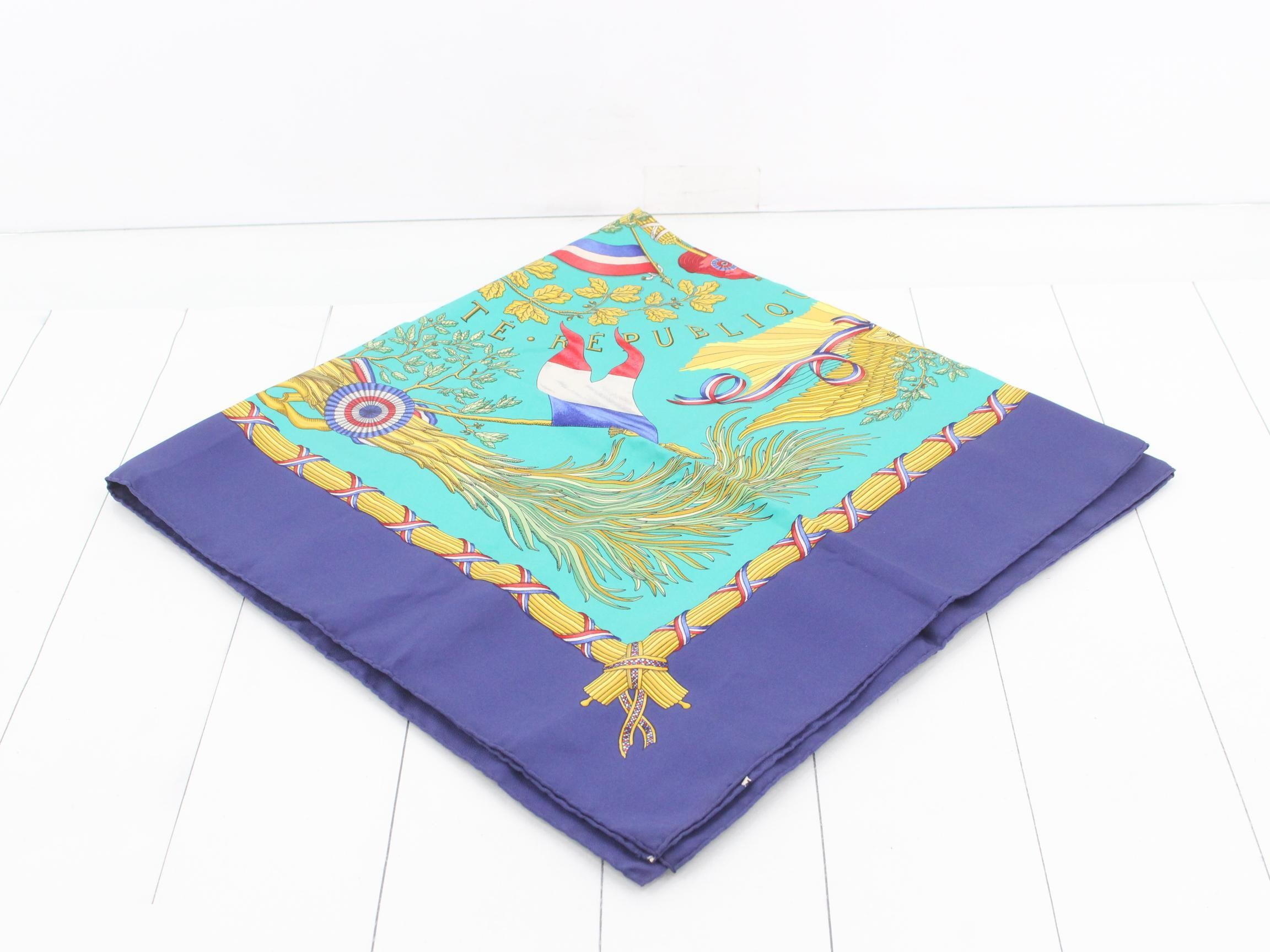 Carre 90 Scarf — view 2