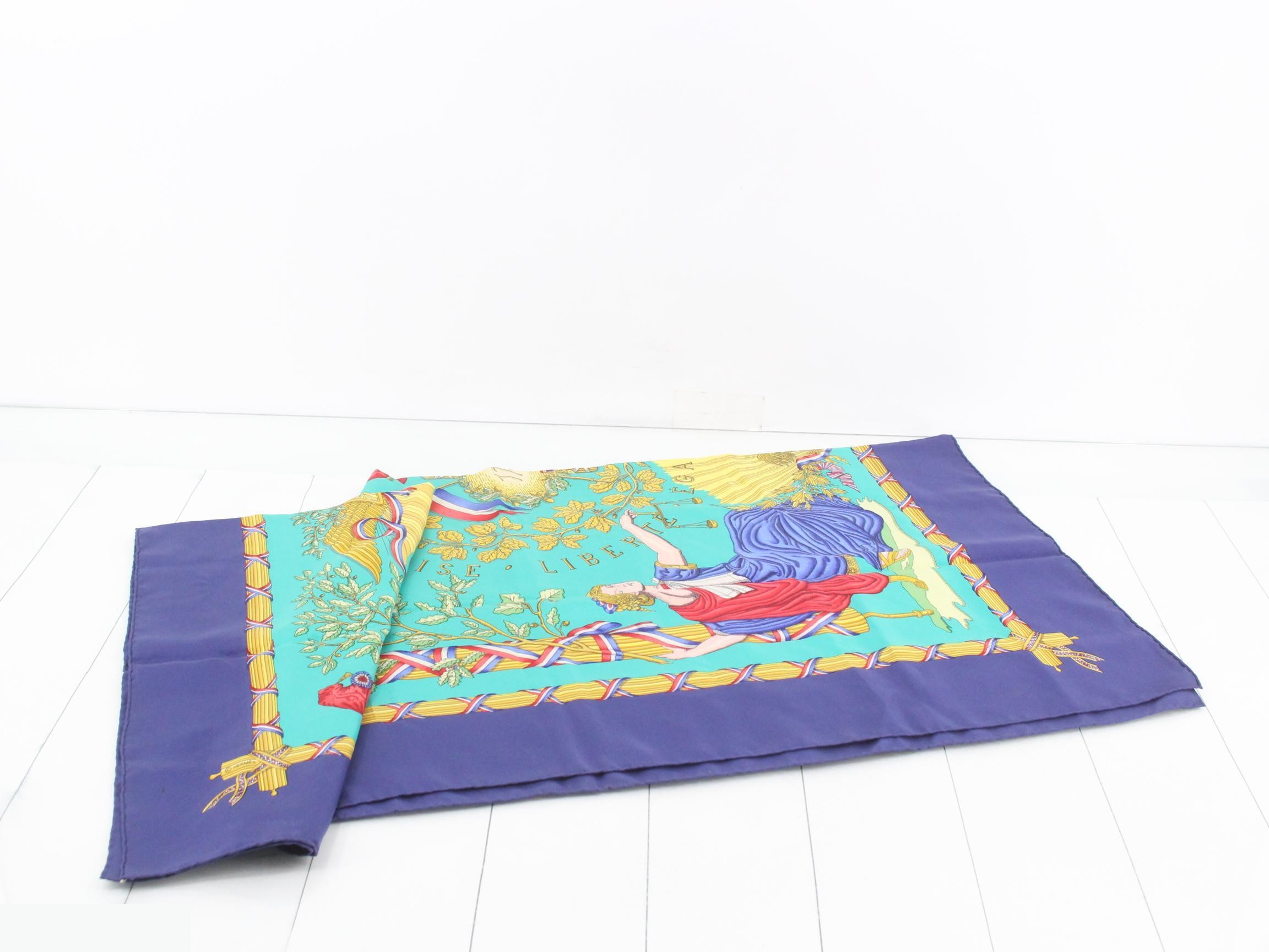 Carre 90 Scarf — view 3