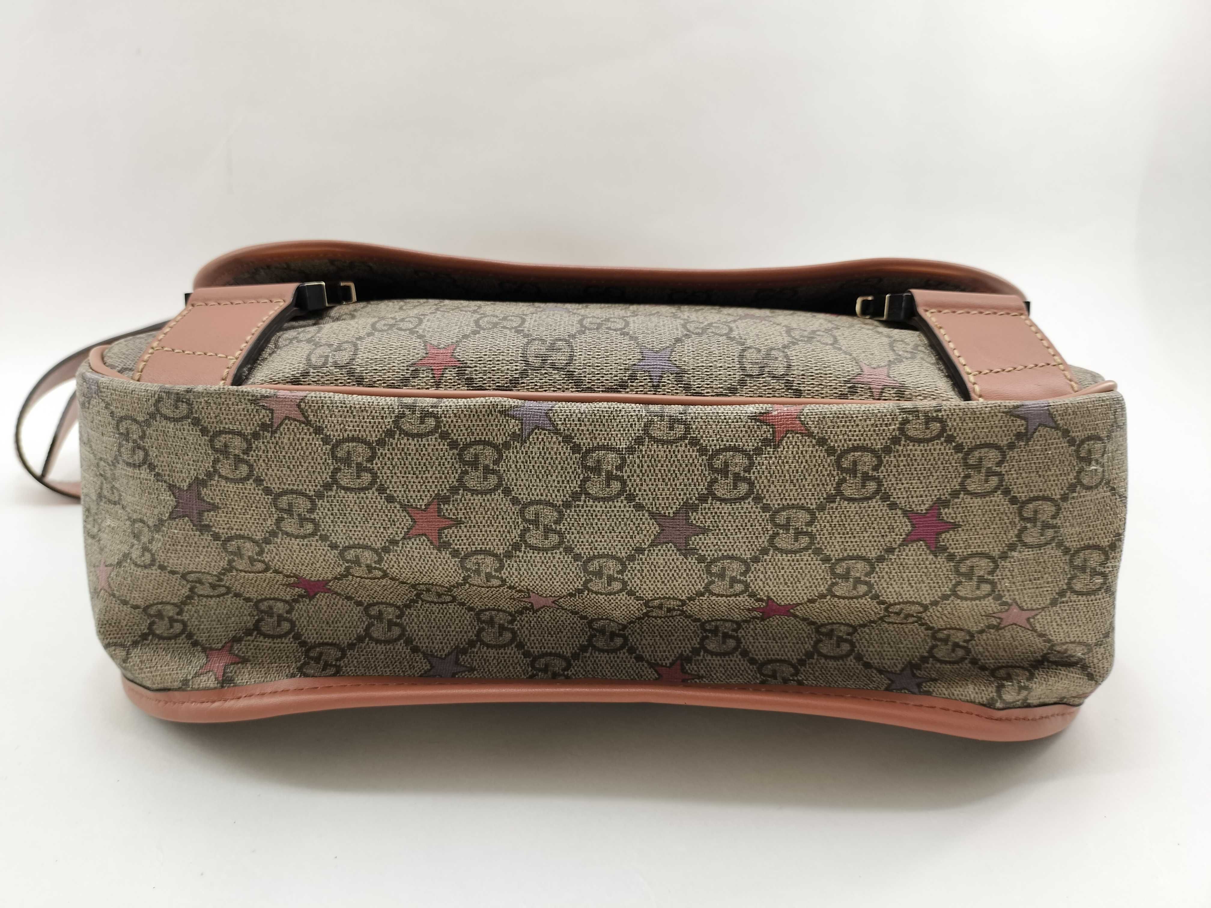 GG Supreme Gucci GG pattern shoulder bag — view 3