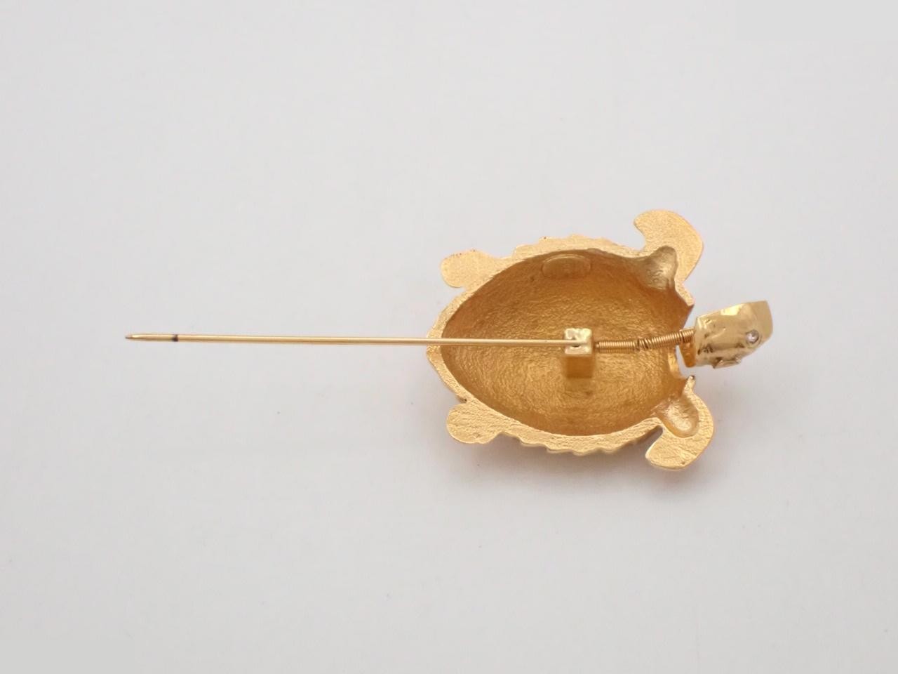 brooch — view 2