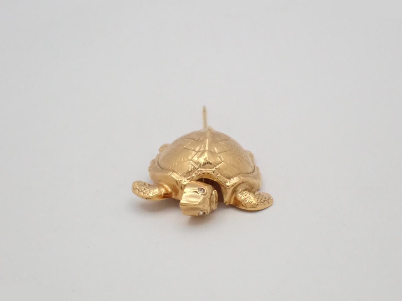 brooch — view 3