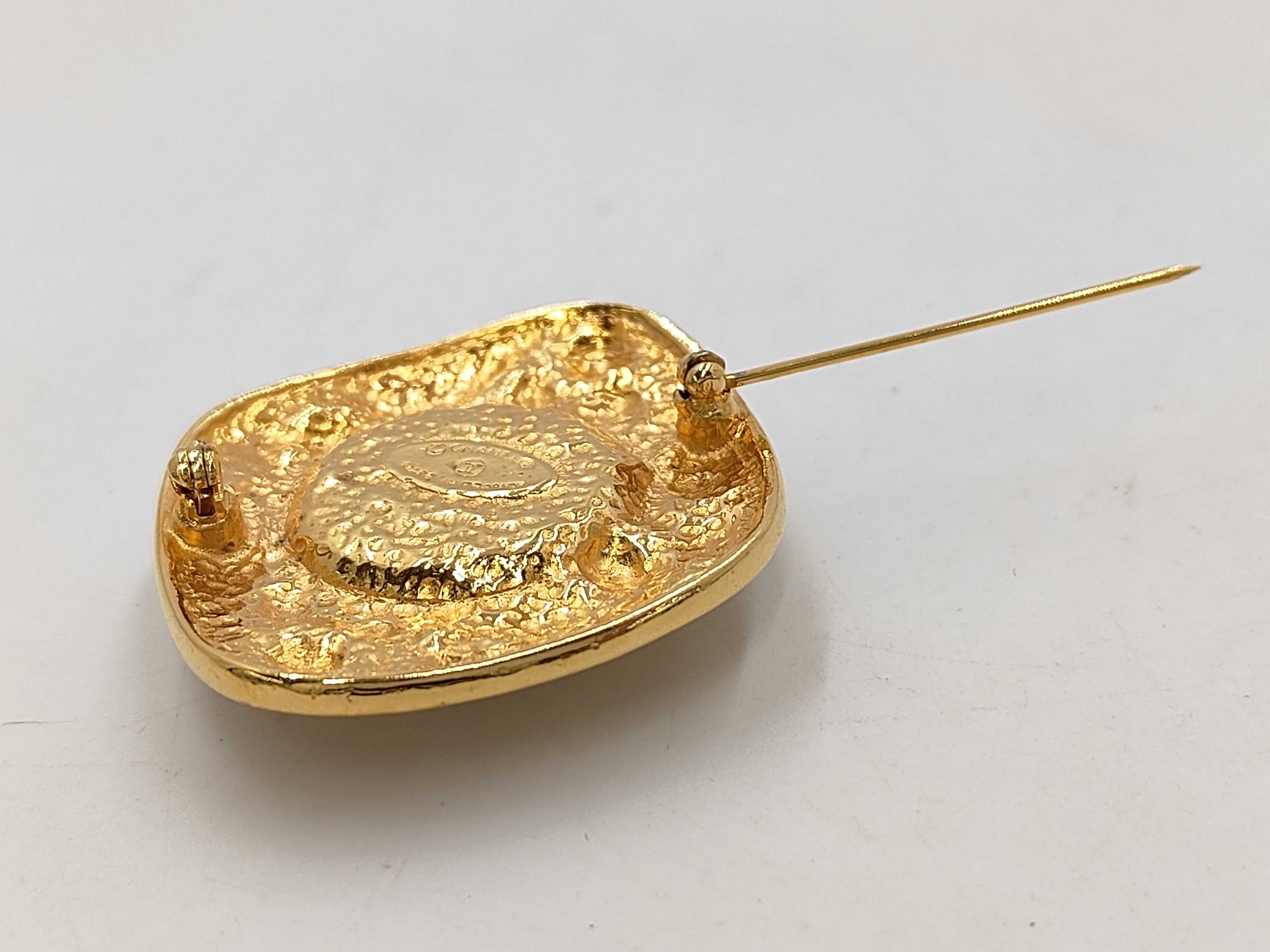 brooch — view 4