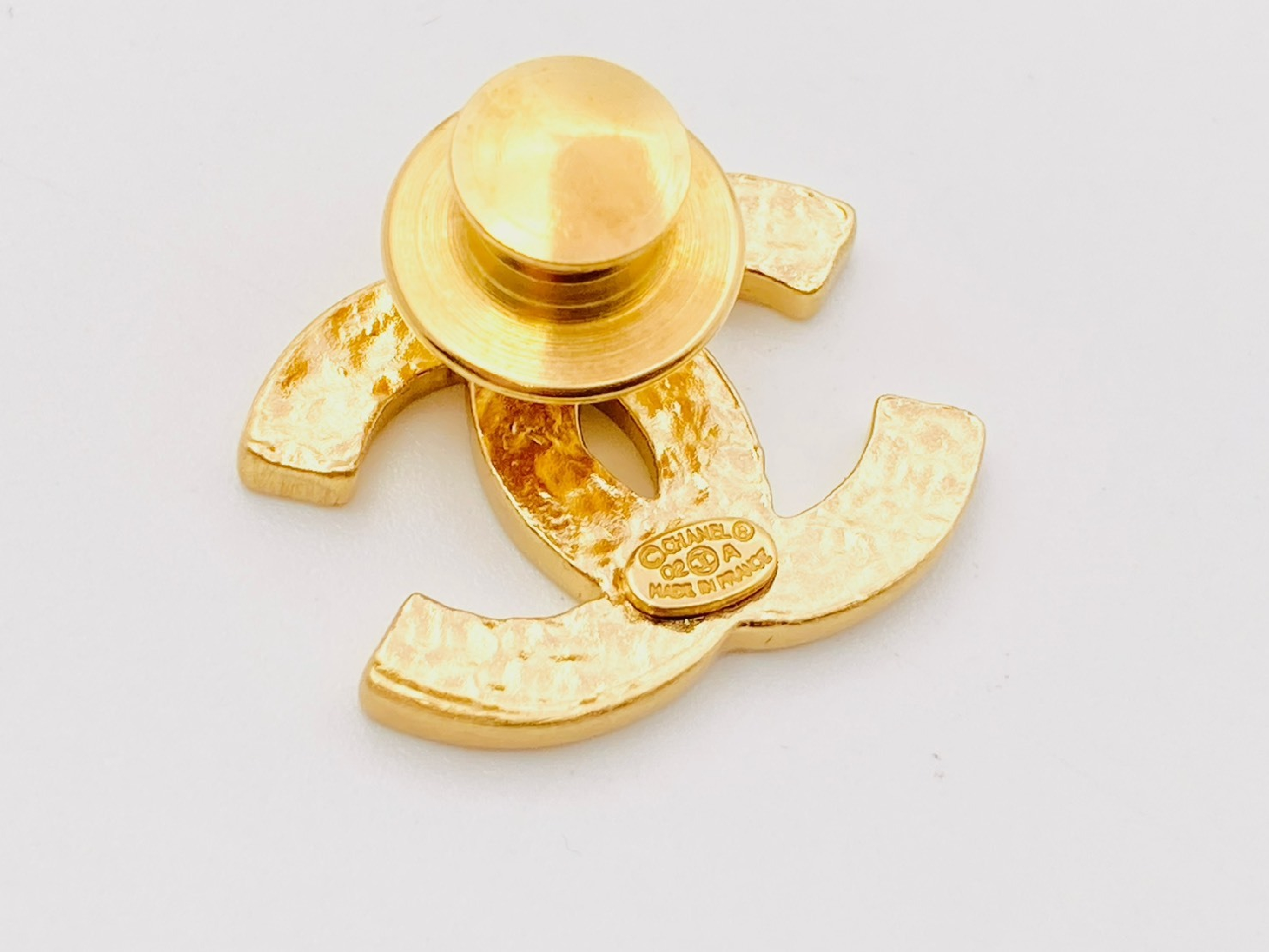 Coco Mark Pin Brooch 02A Enamel Black x Gold Brooch — view 2