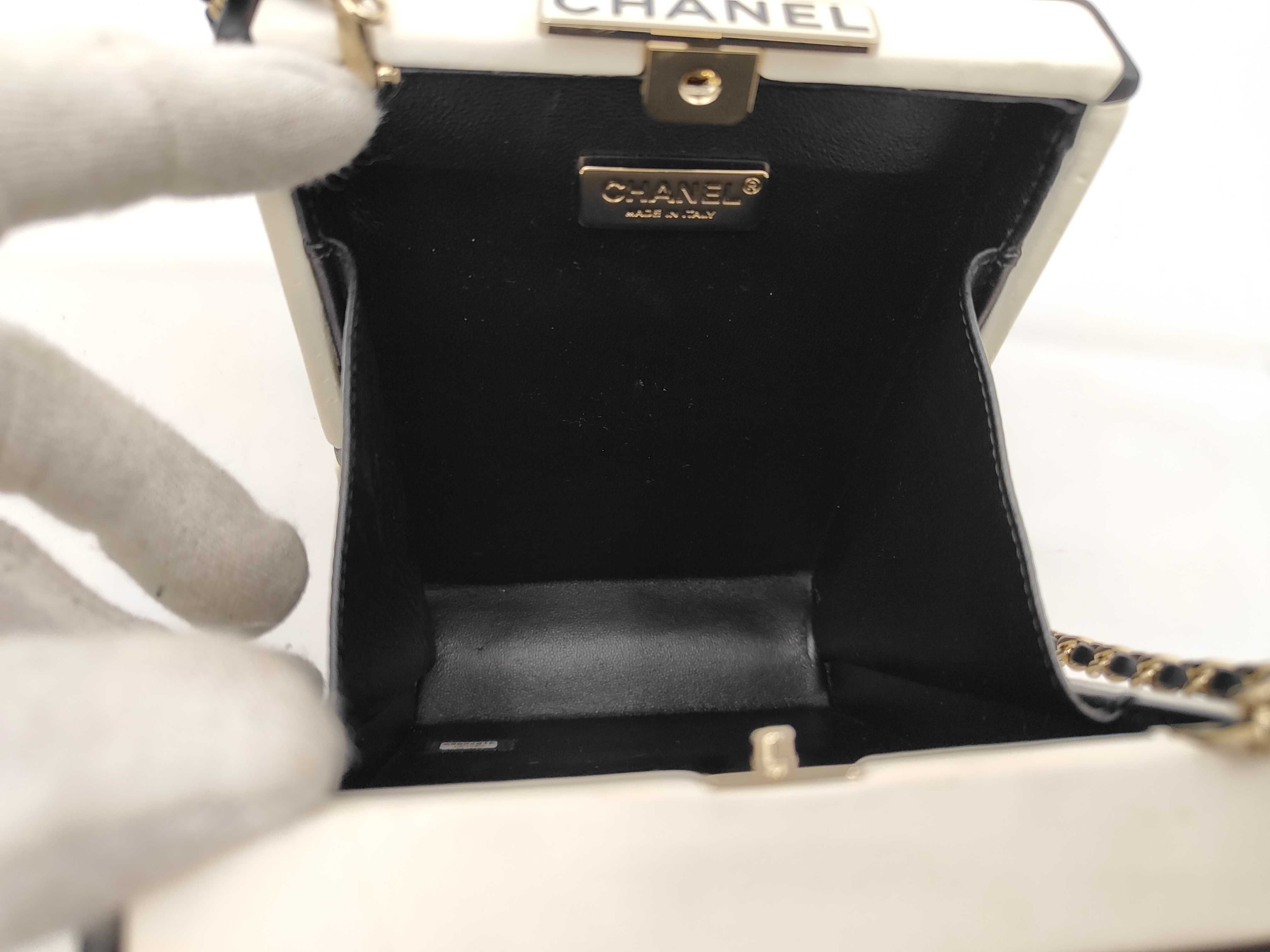 Perfume No. 5 Chain Shoulder Bag (No. 31 series) — view 8