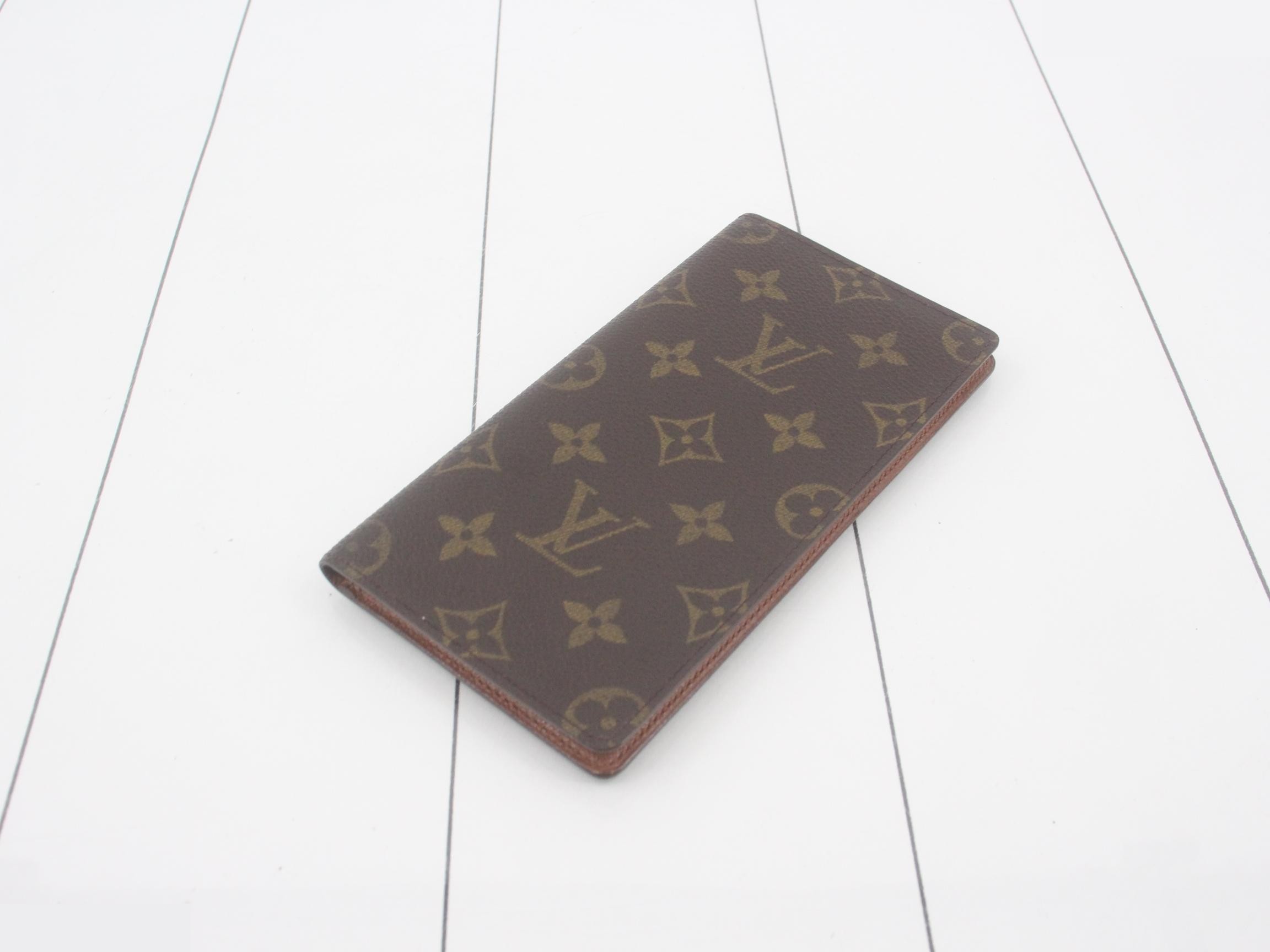 Key case, wallet, and notebook (3 items) — view 3