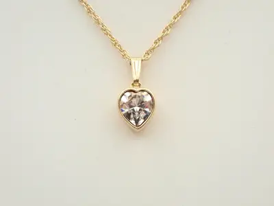 Other line: Precious metals, necklaces, pendants, neck circumference approximately 48cm.